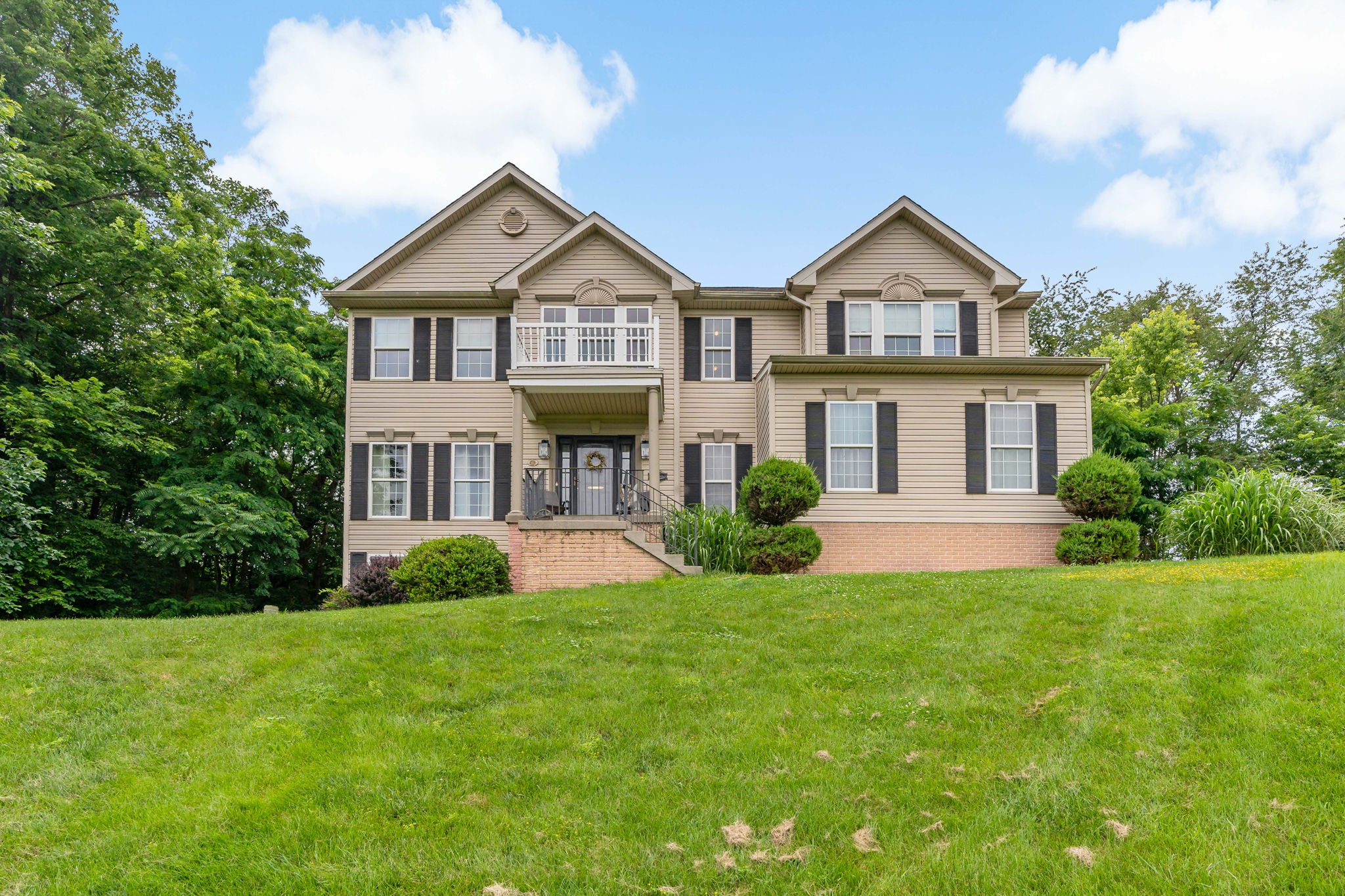 Martinsburg, West Virginia, 25403, United States, 4 Bedrooms Bedrooms, ,Residential,For Sale,1873550