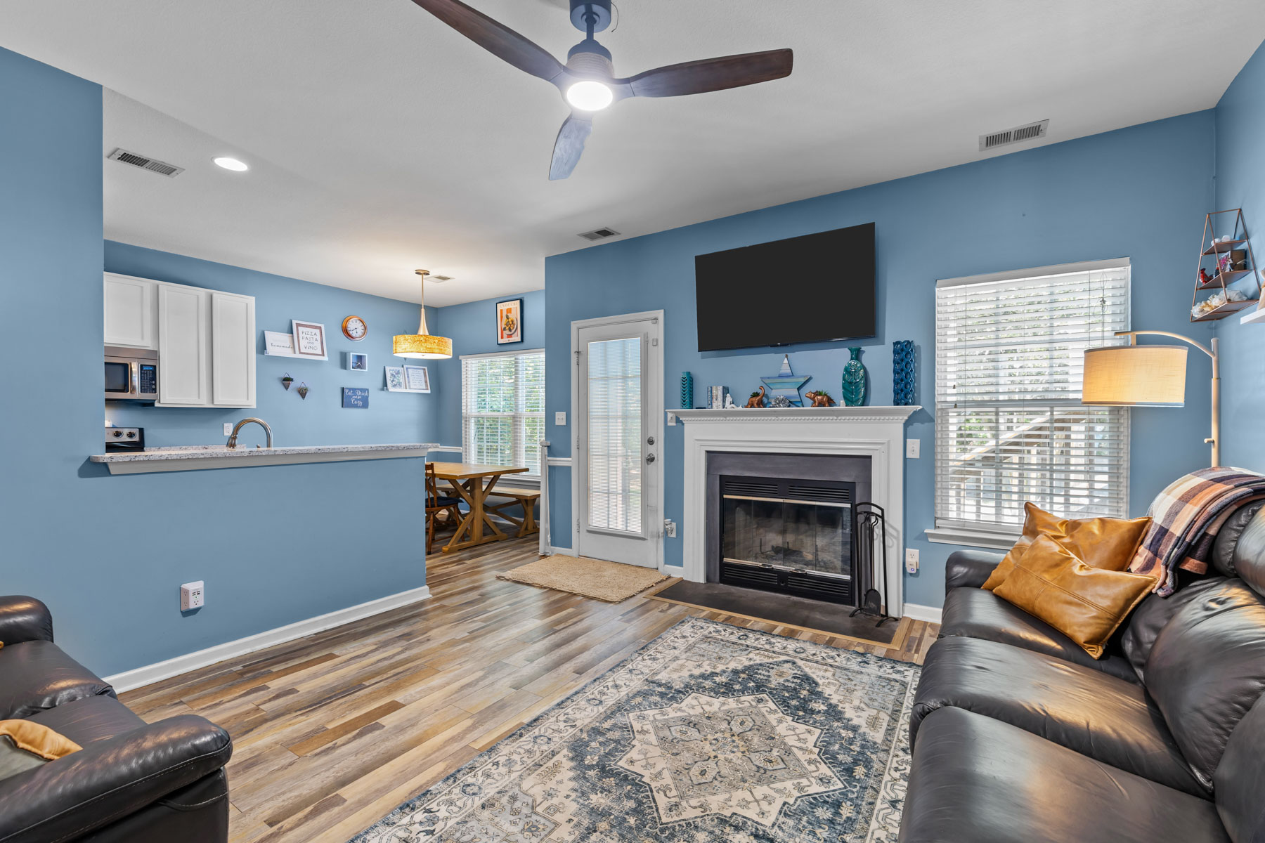  6823 Watch Harbour Circle, Hayes, VA 23072 - 物件實景