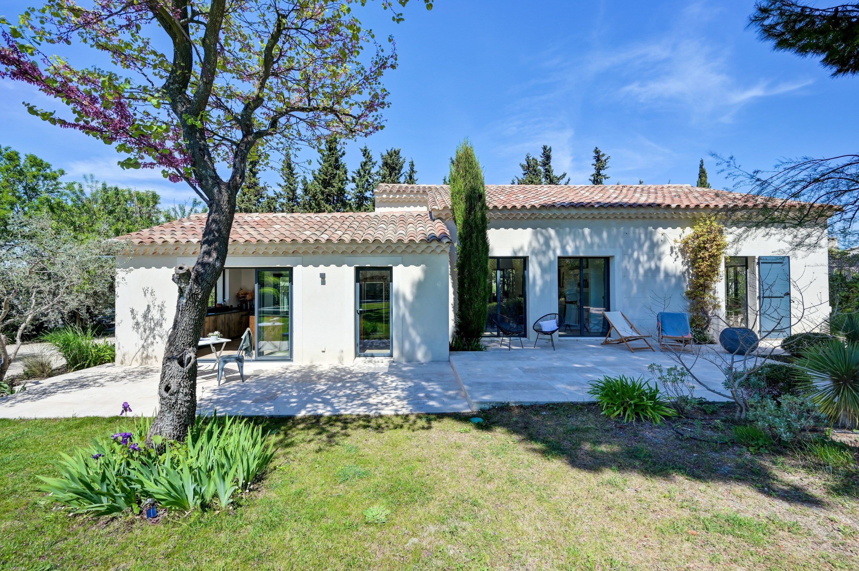  Exclusive. Rare in Eygalières, beautiful renovated house in the village center … - 物件實景