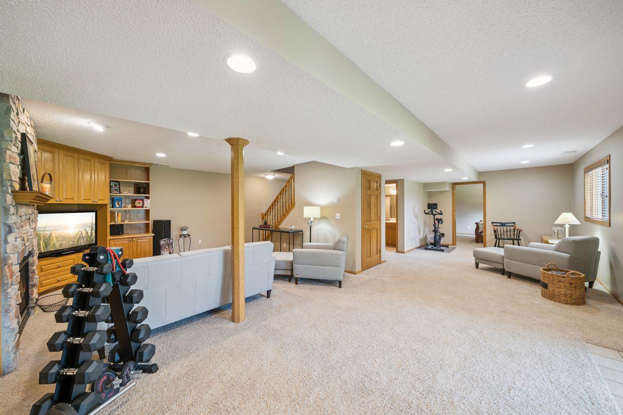 Woodbury, Minnesota, 55125, United States, 5 Bedrooms Bedrooms, ,3 BathroomsBathrooms,Residential,For Sale,1959198