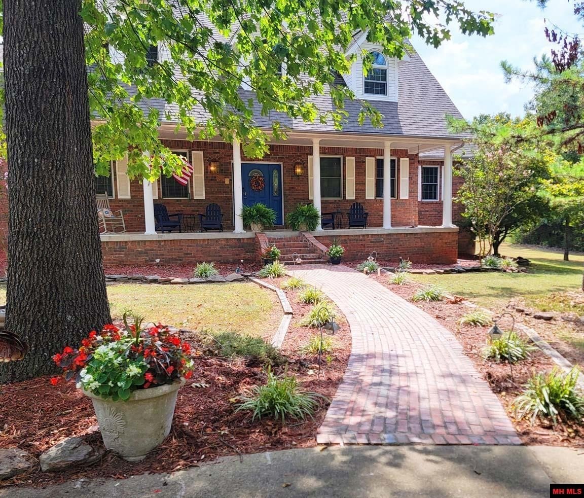 Mountain Home, Arkansas, 72653, United States, 4 Bedrooms Bedrooms, ,5 BathroomsBathrooms,Residential,For Sale,1981288