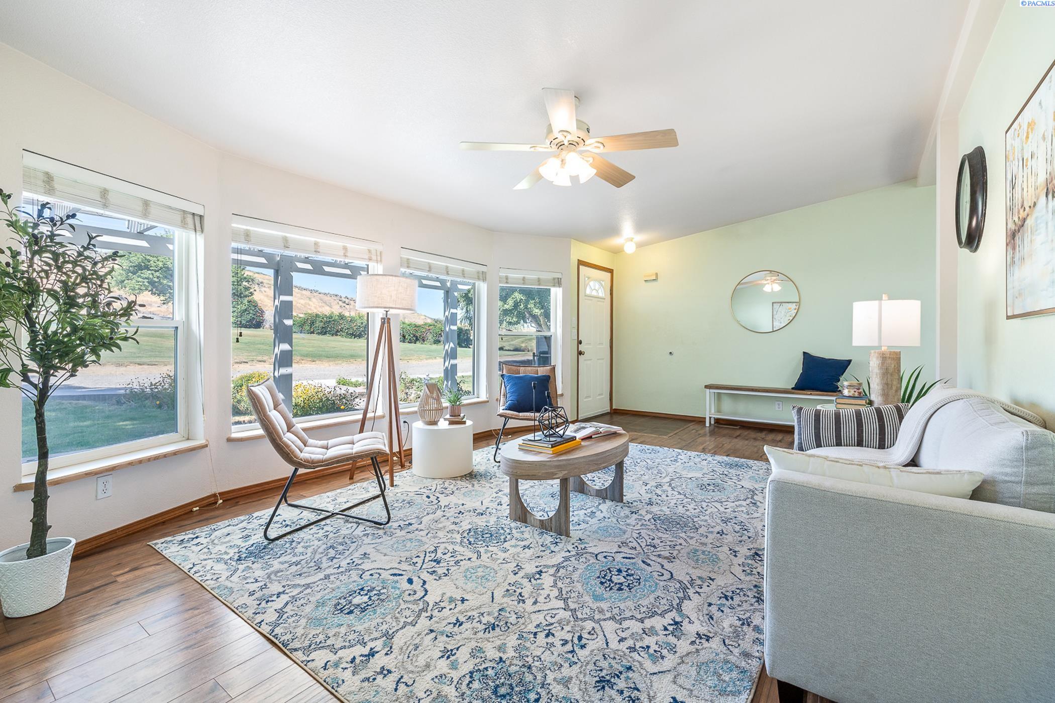 Eltopia, Washington, 99330, United States, 4 Bedrooms Bedrooms, ,1 BathroomBathrooms,Residential,For Sale,1901493