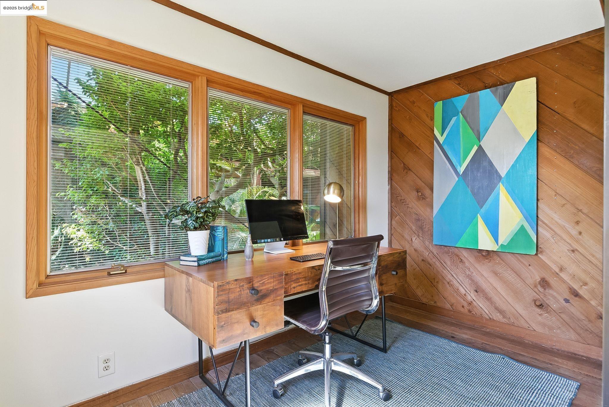 Oakland, California, 94618, United States, 2 Bedrooms Bedrooms, ,1 BathroomBathrooms,Residential,For Sale,1925064
