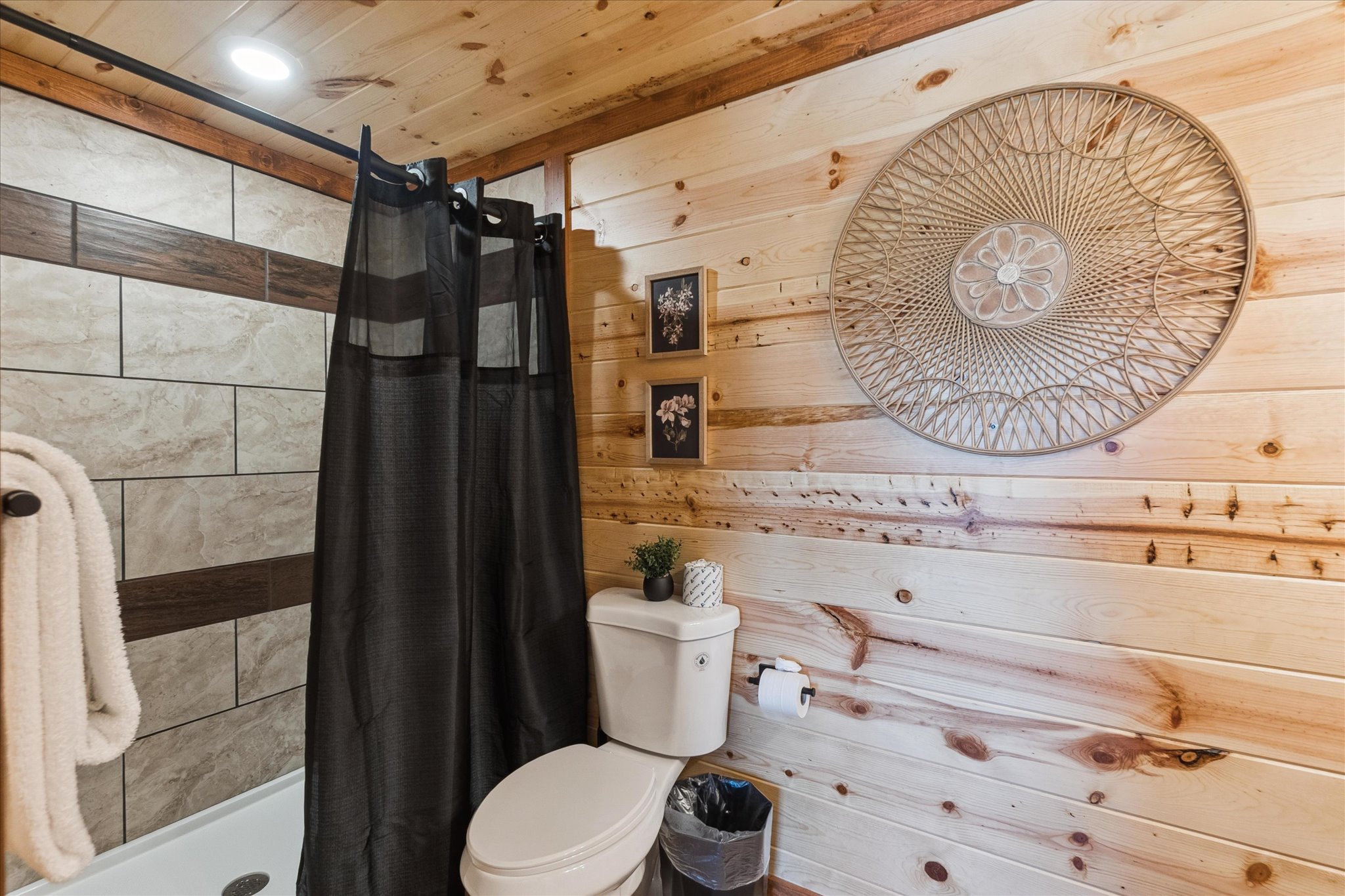 Sevierville, Tennessee, 37876, United States, 8 Bedrooms Bedrooms, ,9 BathroomsBathrooms,Residential,For Sale,1981124