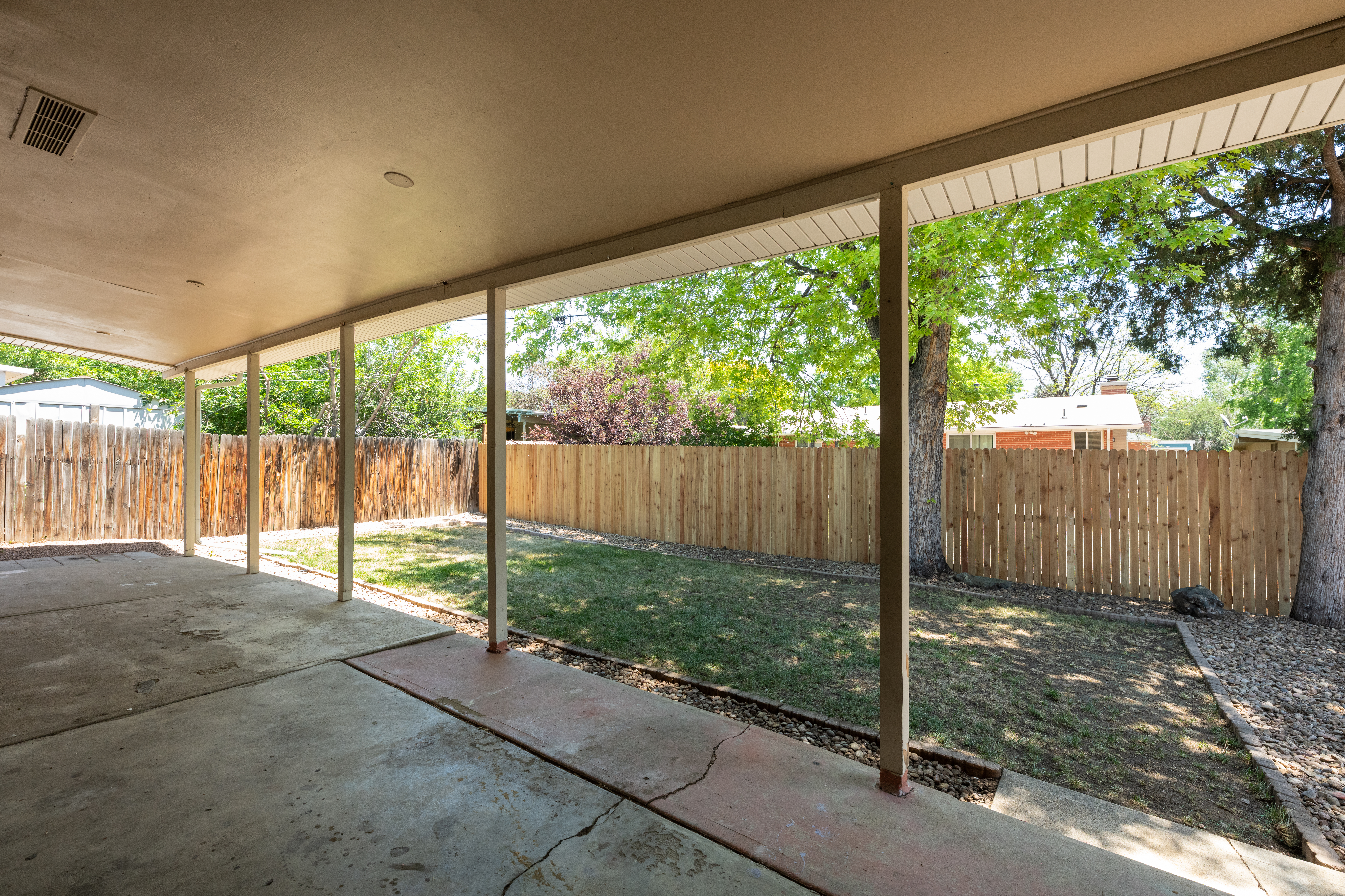  Beautiful mid-century modern home offering the perfect blend - 物件實景