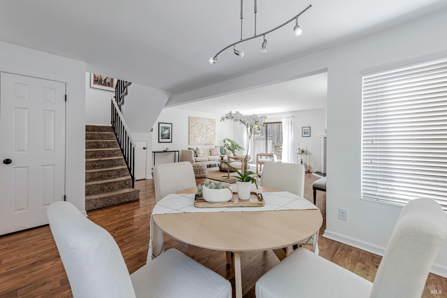 Novato, California, 94945, United States, 3 Bedrooms Bedrooms, ,3 BathroomsBathrooms,Residential,For Sale,1867220