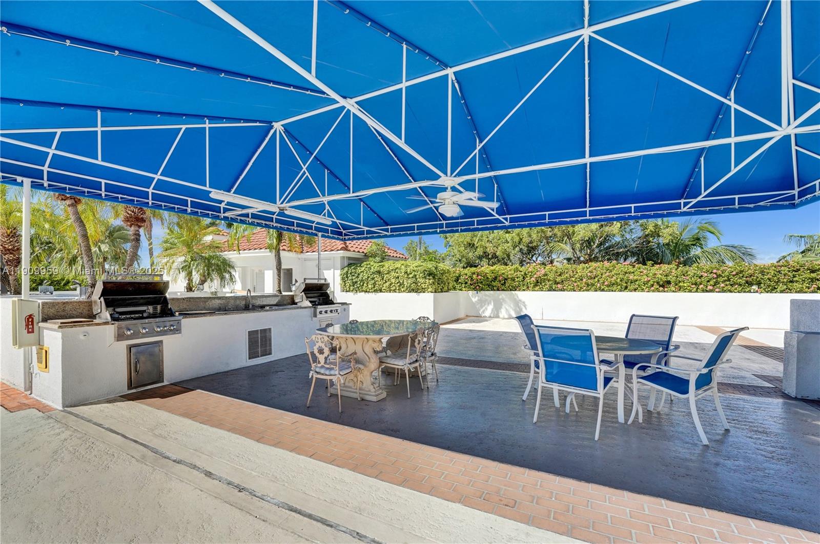 Aventura, Florida, 33180, United States, 2 Bedrooms Bedrooms, ,2 BathroomsBathrooms,Residential,For Sale,1988948