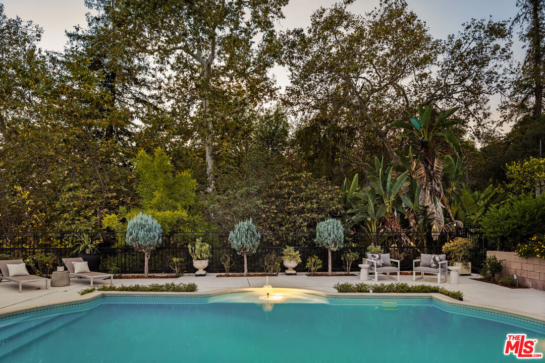 Los Angeles, California, 90027, United States, 4 Bedrooms Bedrooms, ,2 BathroomsBathrooms,Residential,For Sale,1989573