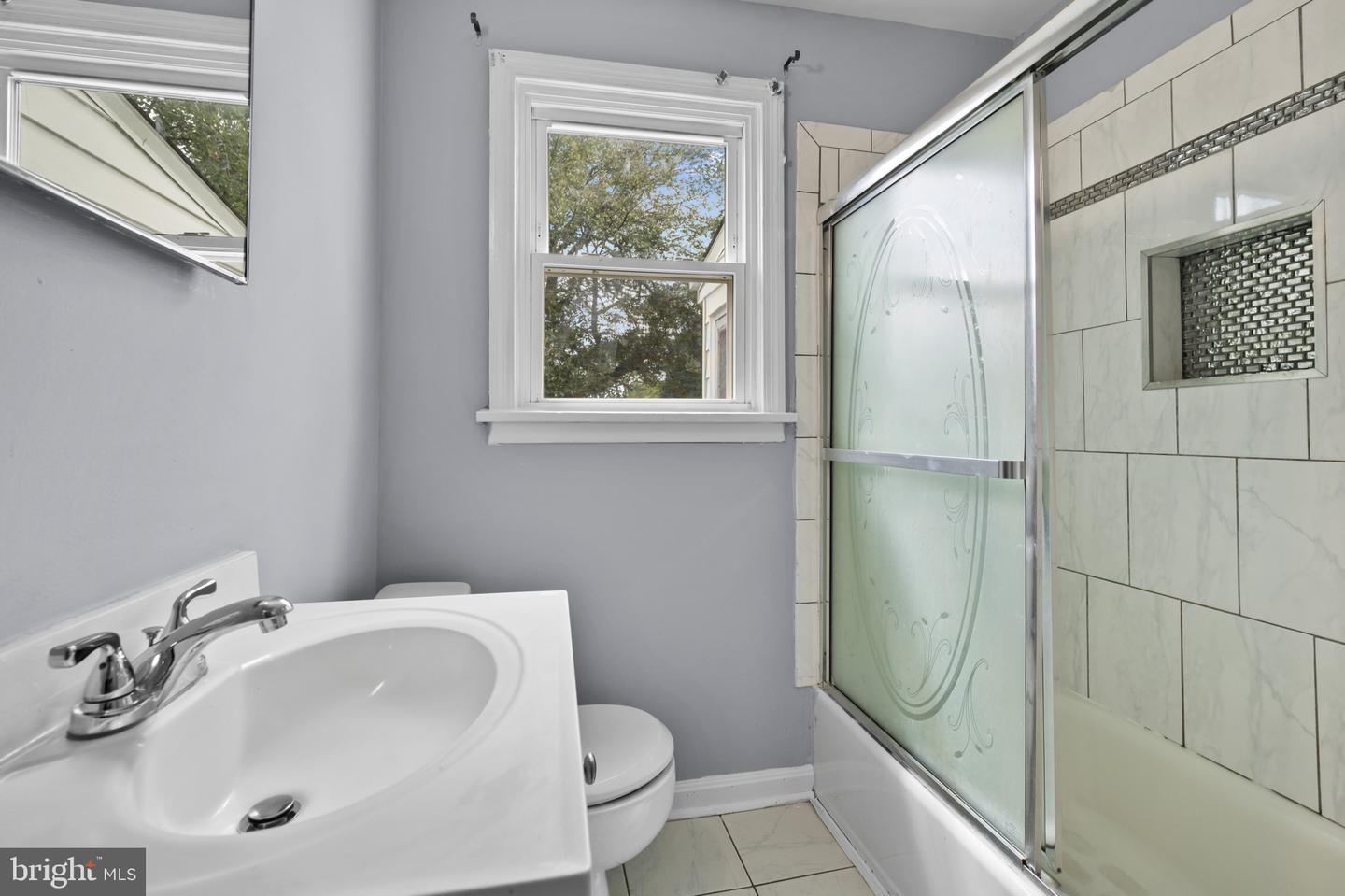 Silver Spring, Maryland, 20902, United States, 4 Bedrooms Bedrooms, ,3 BathroomsBathrooms,Residential,For Sale,1933511