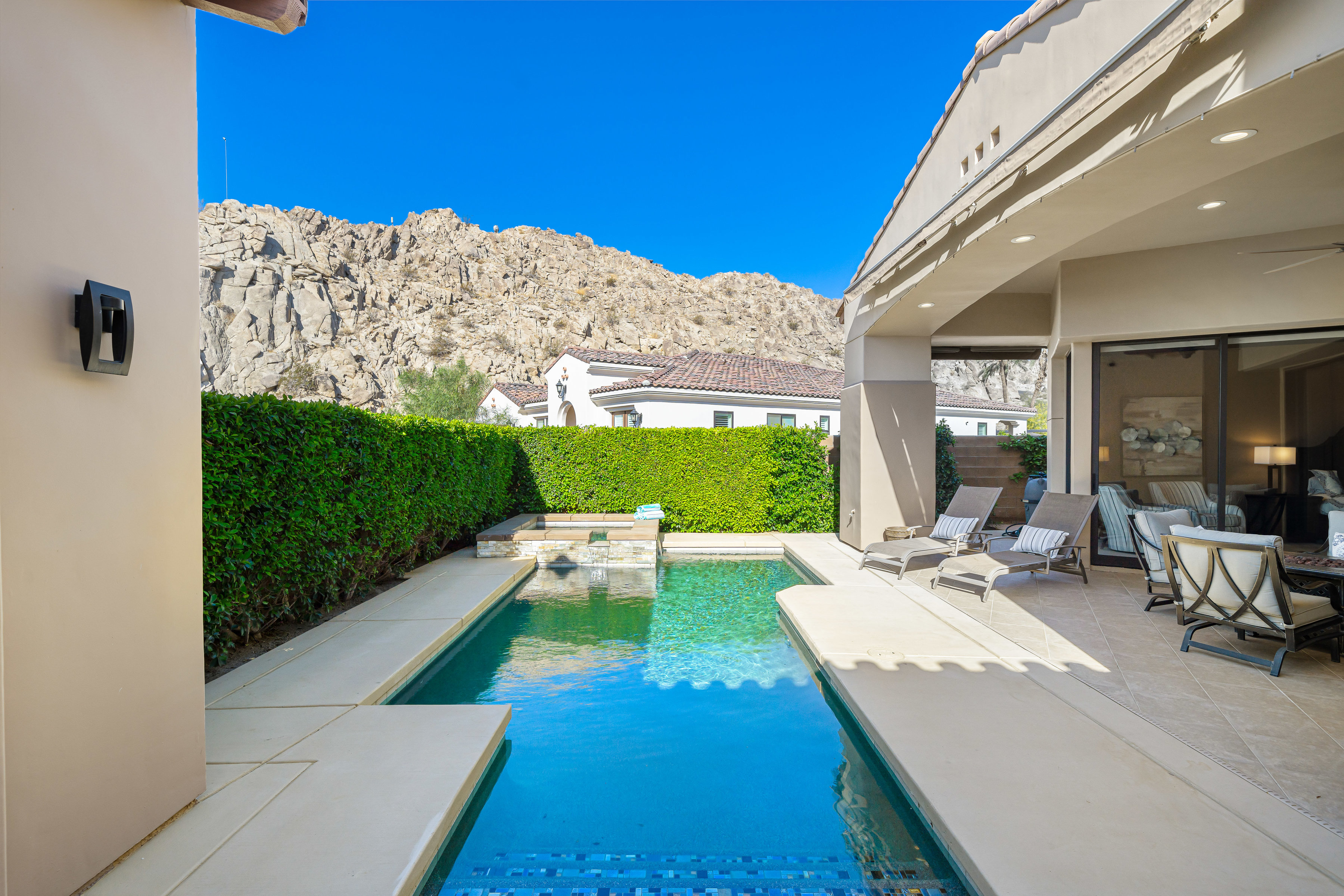  South Facing Gated La Quinta Pool Home - 物件實景