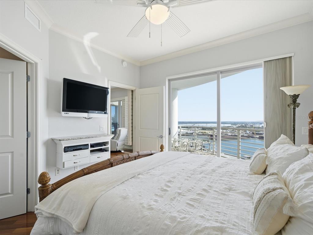 Tampa, Florida, 33602, United States, 2 Bedrooms Bedrooms, ,3 BathroomsBathrooms,Residential,For Sale,2003019