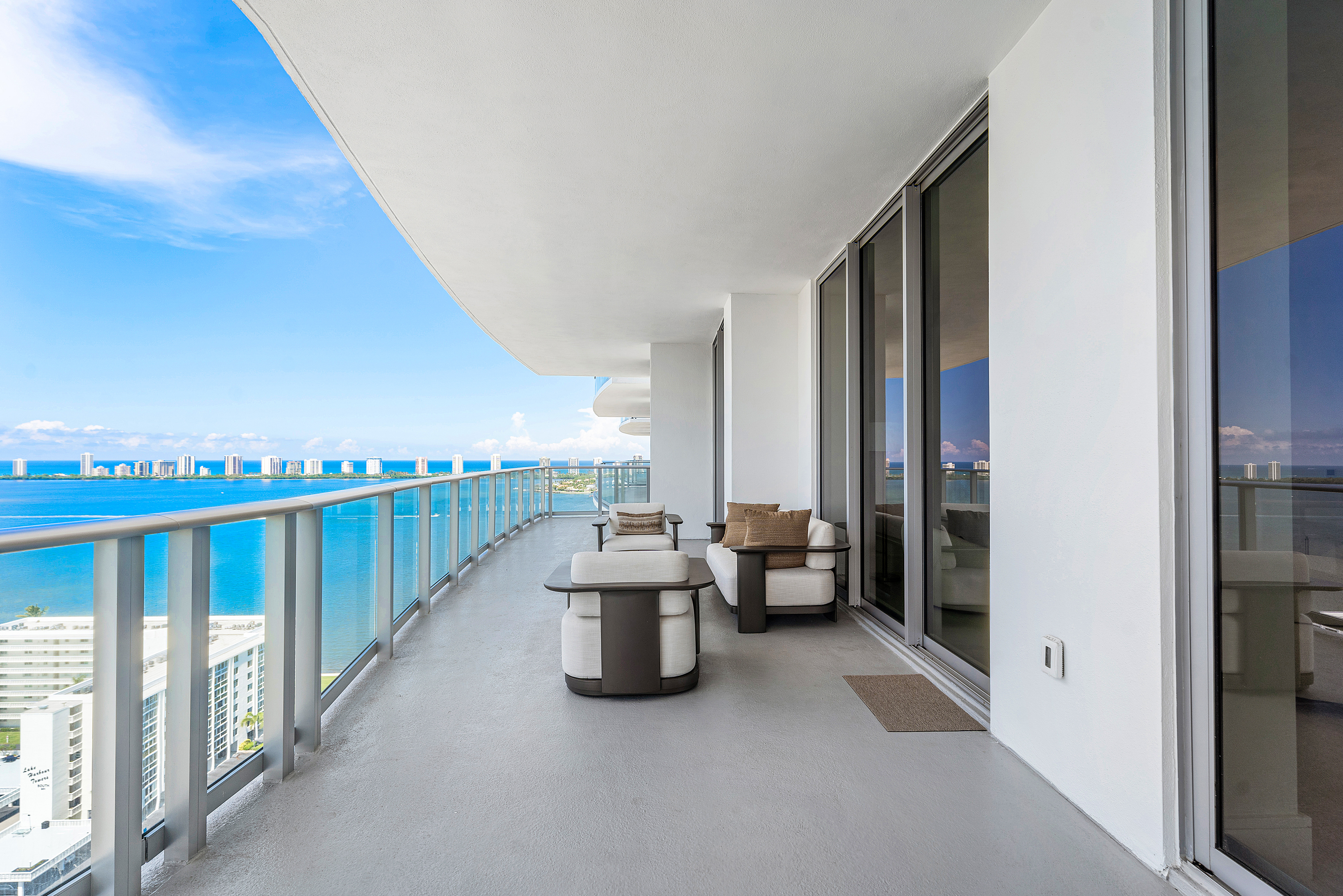  220 Lake Shore Drive, Lake Park, FL, 33403 - 物件實景