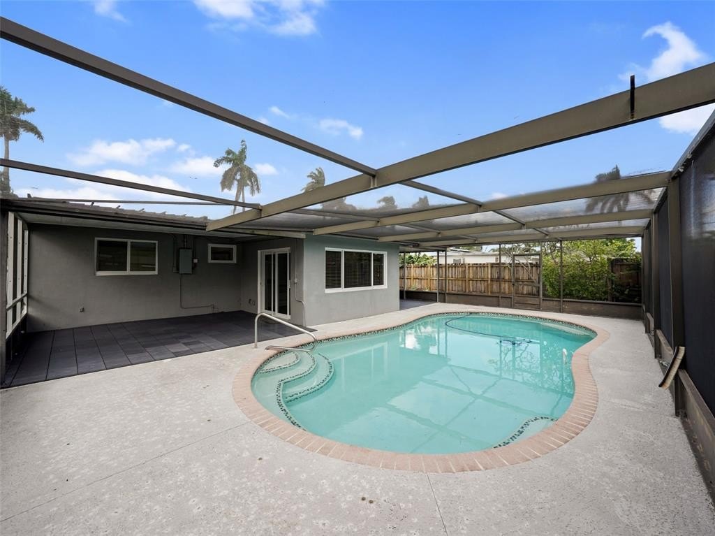 Hollywood, Florida, 33021, United States, 2 Bedrooms Bedrooms, ,1 BathroomBathrooms,Residential,For Sale,1982688