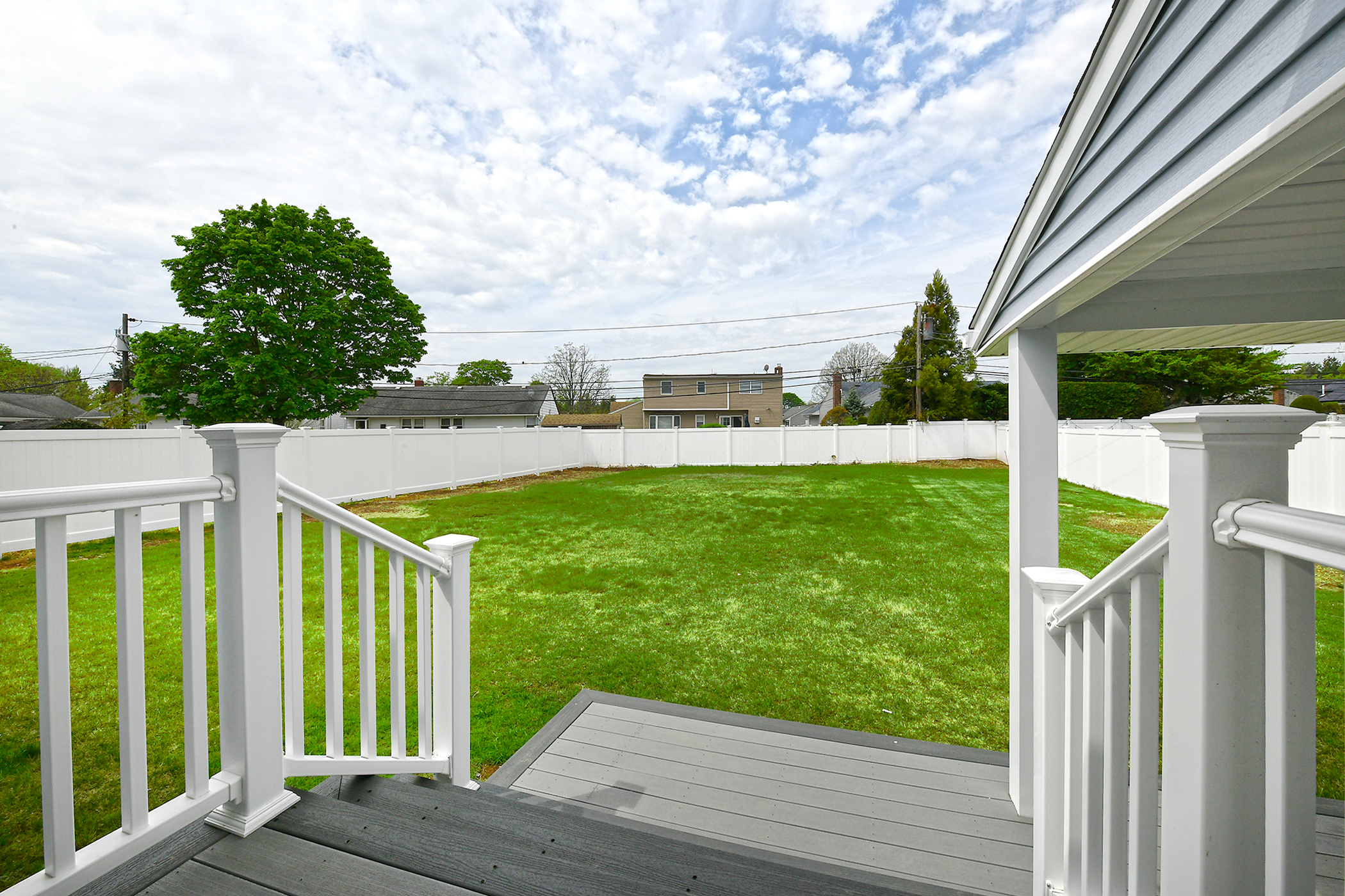 Farmingdale, New York, 11735, United States, 3 Bedrooms Bedrooms, ,2 BathroomsBathrooms,Residential,For Sale,1928376