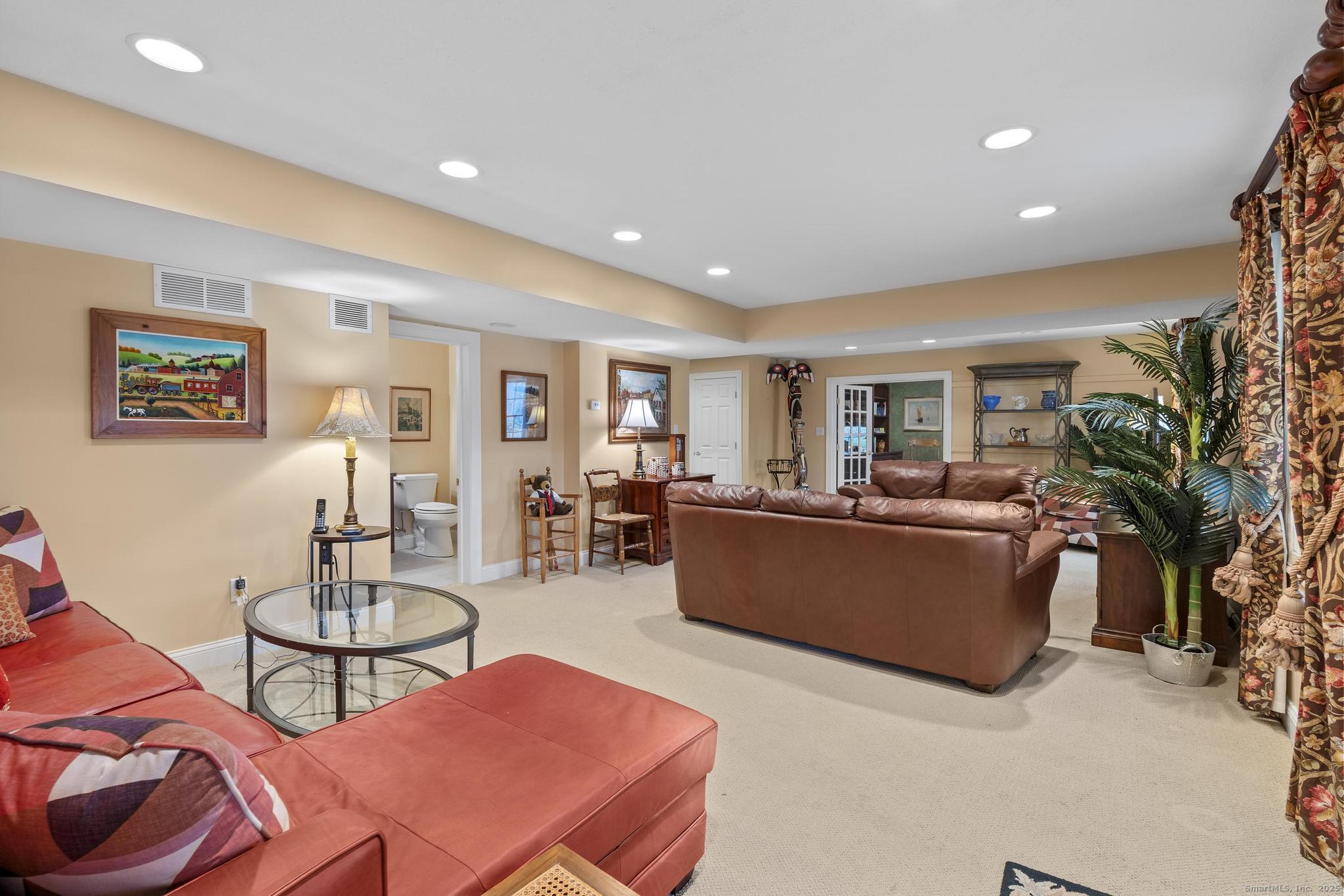 Suffield, Connecticut, 06078, United States, 4 Bedrooms Bedrooms, ,4 BathroomsBathrooms,Residential,For Sale,1999632