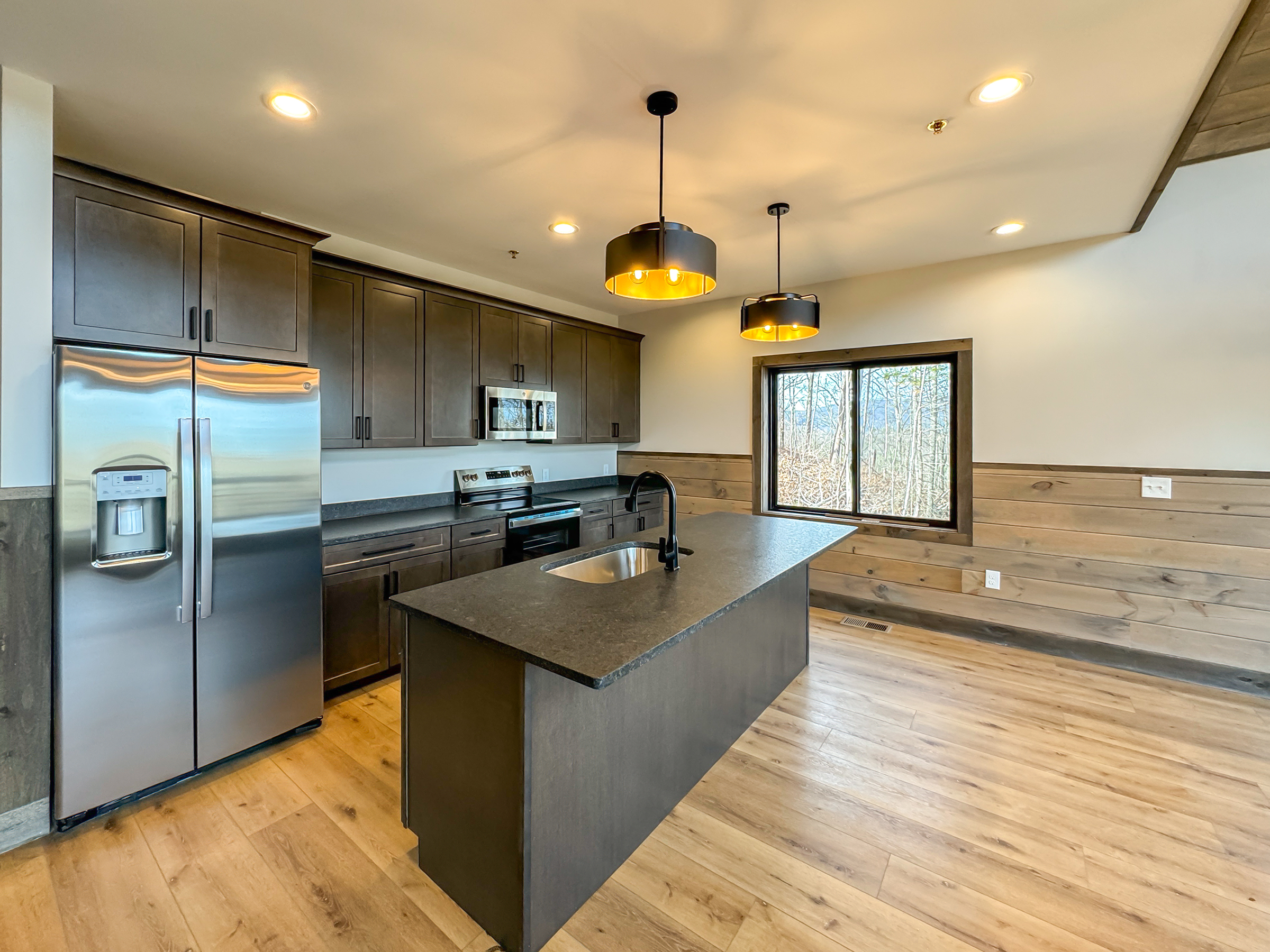 Sevierville, Tennessee, 37862, United States, 5 Bedrooms Bedrooms, ,7 BathroomsBathrooms,Residential,For Sale,2000383