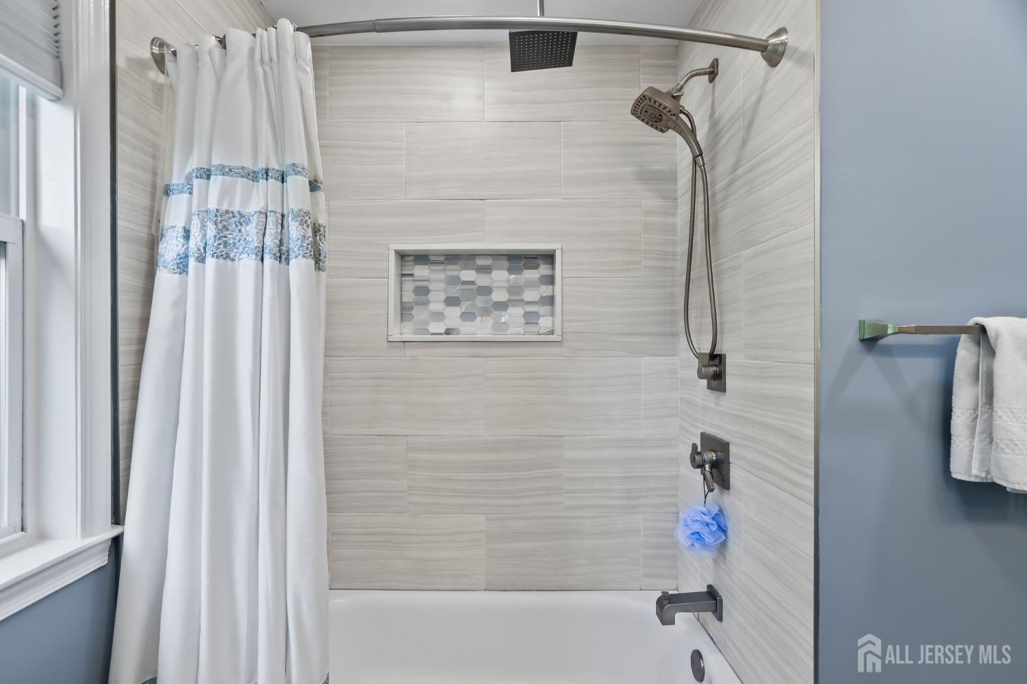 Marlboro, New Jersey, 07751, United States, 5 Bedrooms Bedrooms, ,3 BathroomsBathrooms,Residential,For Sale,1975938