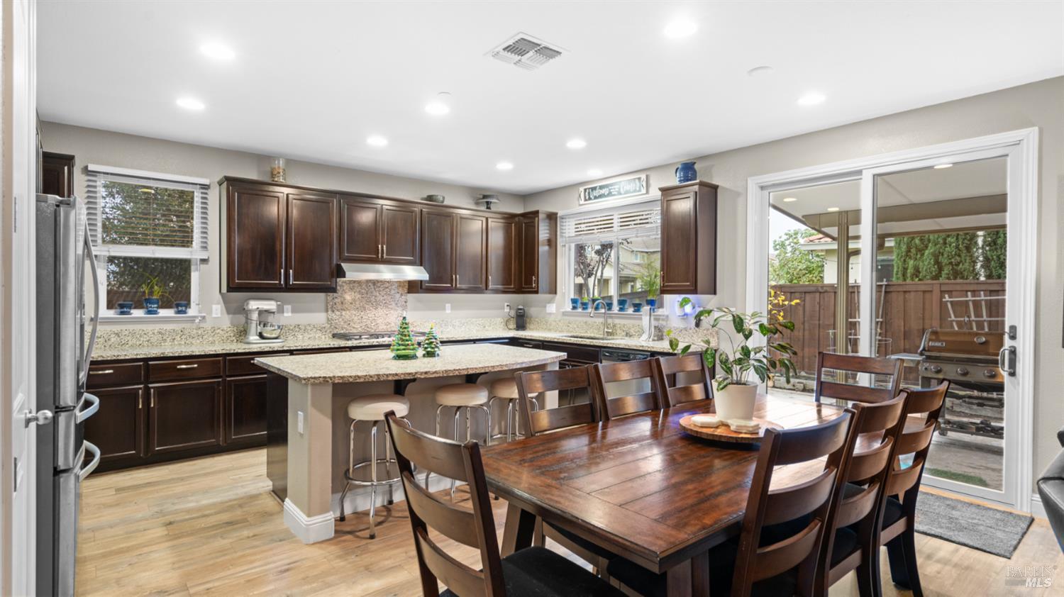 Vacaville, California, 95688, United States, 5 Bedrooms Bedrooms, ,3 BathroomsBathrooms,Residential,For Sale,2005727