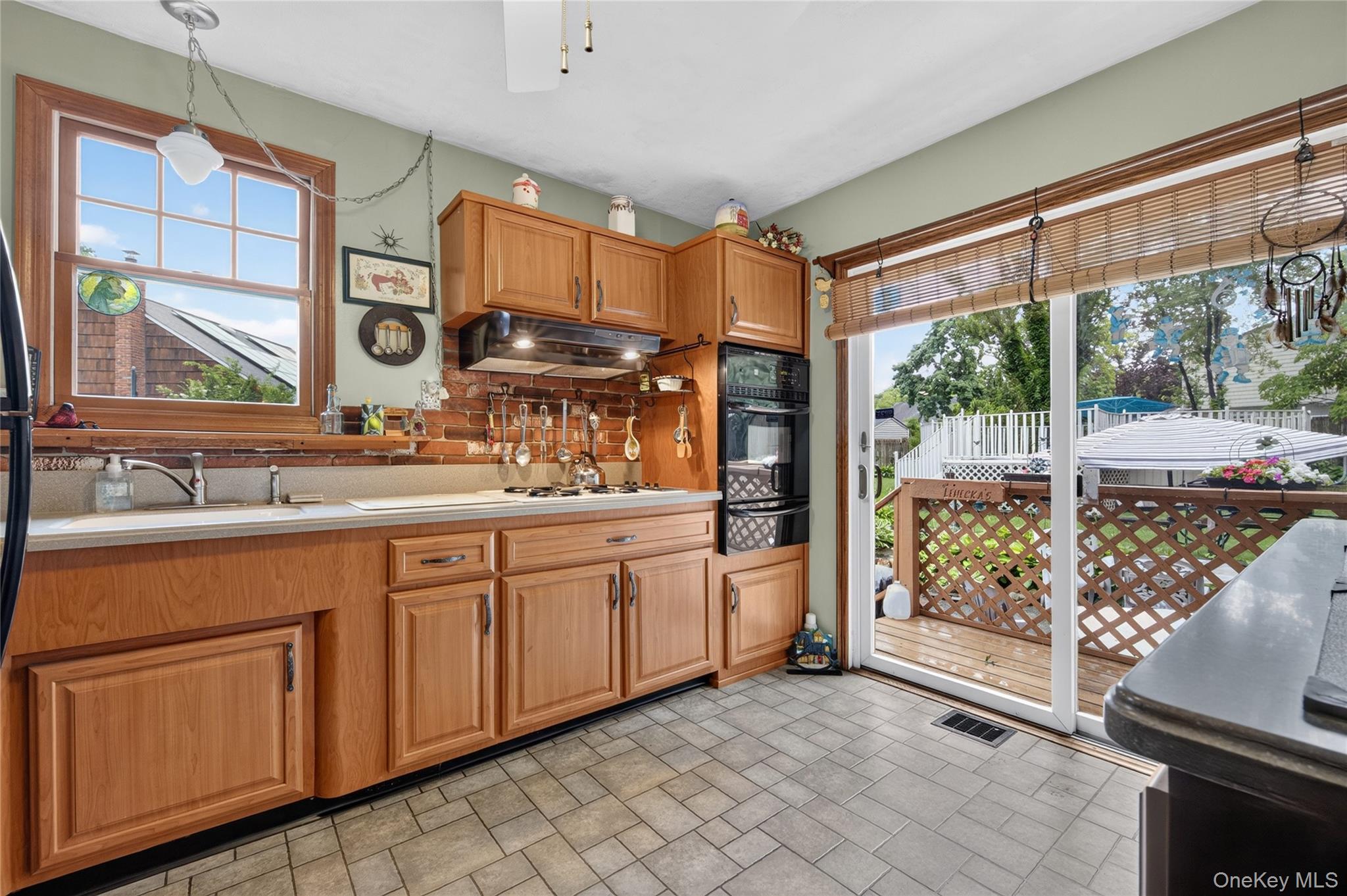  190 Oakwood Road, Huntington Station, NY, 11746 - 物件實景