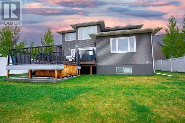 WAINWRIGHT, Alberta, T9W 0A6, CA, 4 Bedrooms Bedrooms, ,5 BathroomsBathrooms,Residential,For Sale,1838525