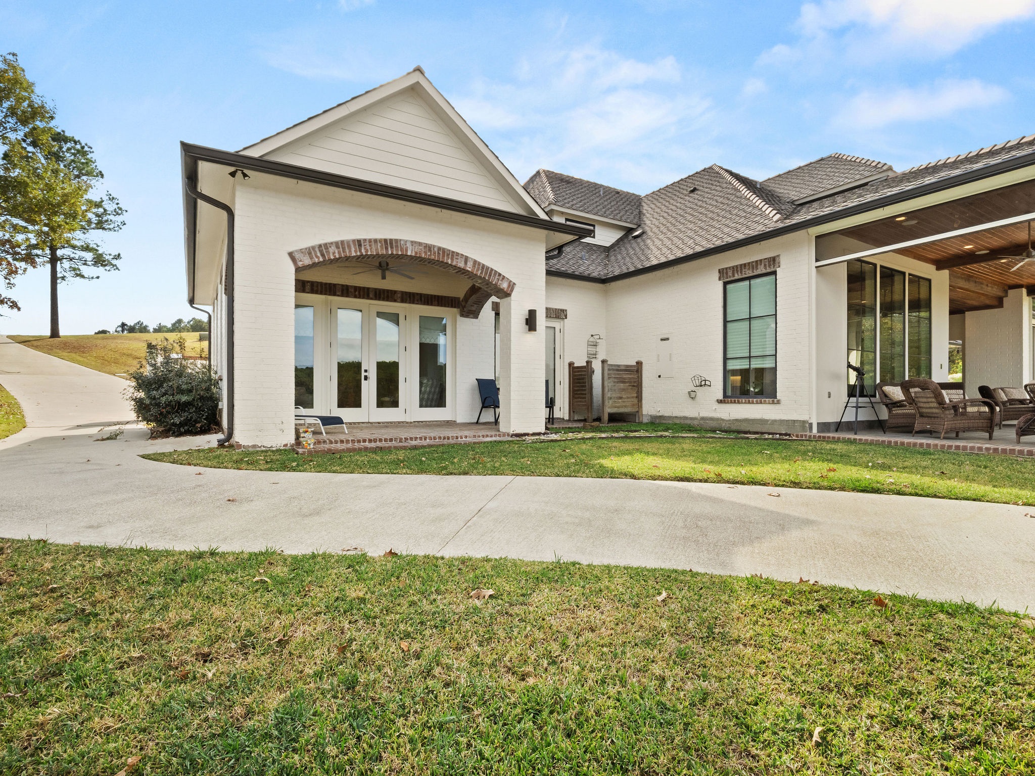 Many, Louisiana, 71449, United States, 3 Bedrooms Bedrooms, ,4 BathroomsBathrooms,Residential,For Sale,1998076