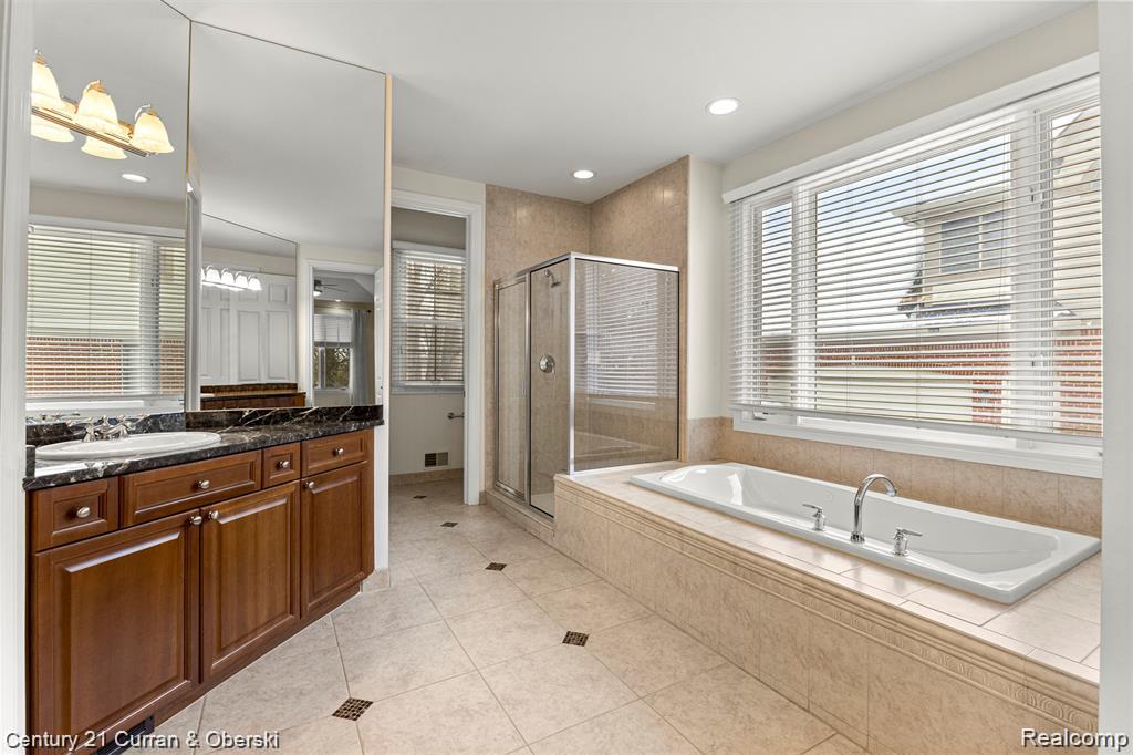 Northville Township, Michigan, 48168, United States, 3 Bedrooms Bedrooms, ,4 BathroomsBathrooms,Residential,For Sale,2024009