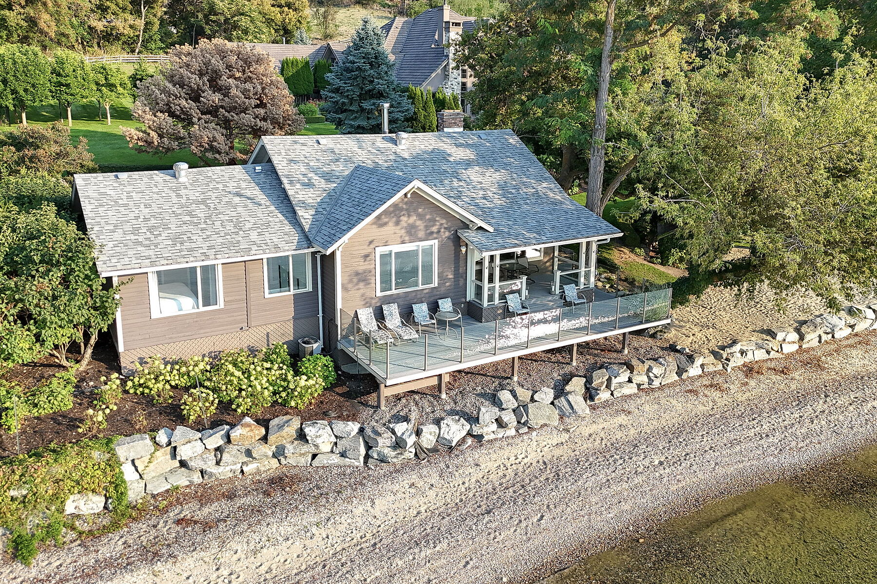  Distinguished Lakefront Estate - 物件實景