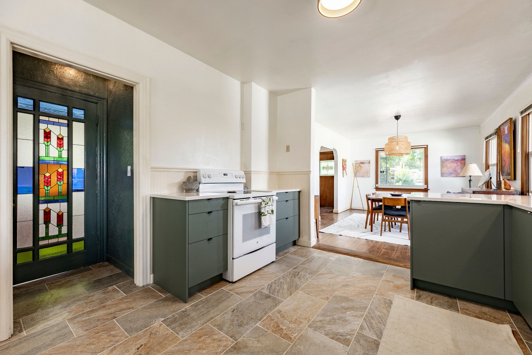  Beautifully Updated Home with 2,074 Sq. Ft. of Living Space, Historic Character - 物件實景