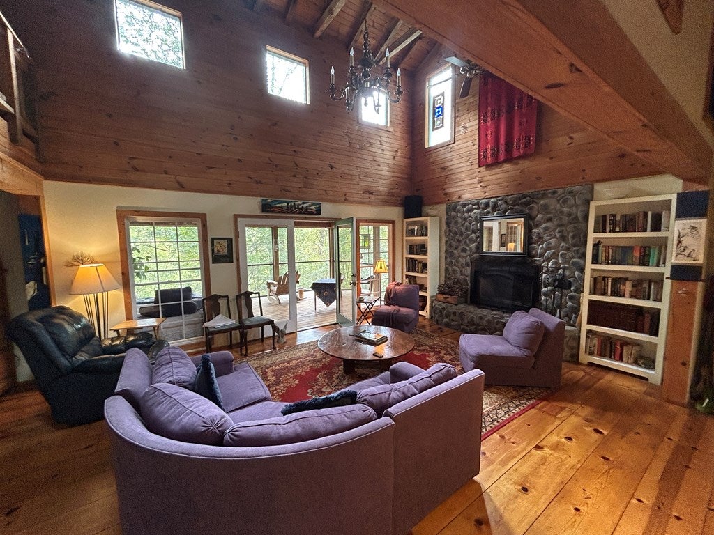 Blue Ridge, Georgia, 30513, United States, 3 Bedrooms Bedrooms, ,3 BathroomsBathrooms,Residential,For Sale,1954403