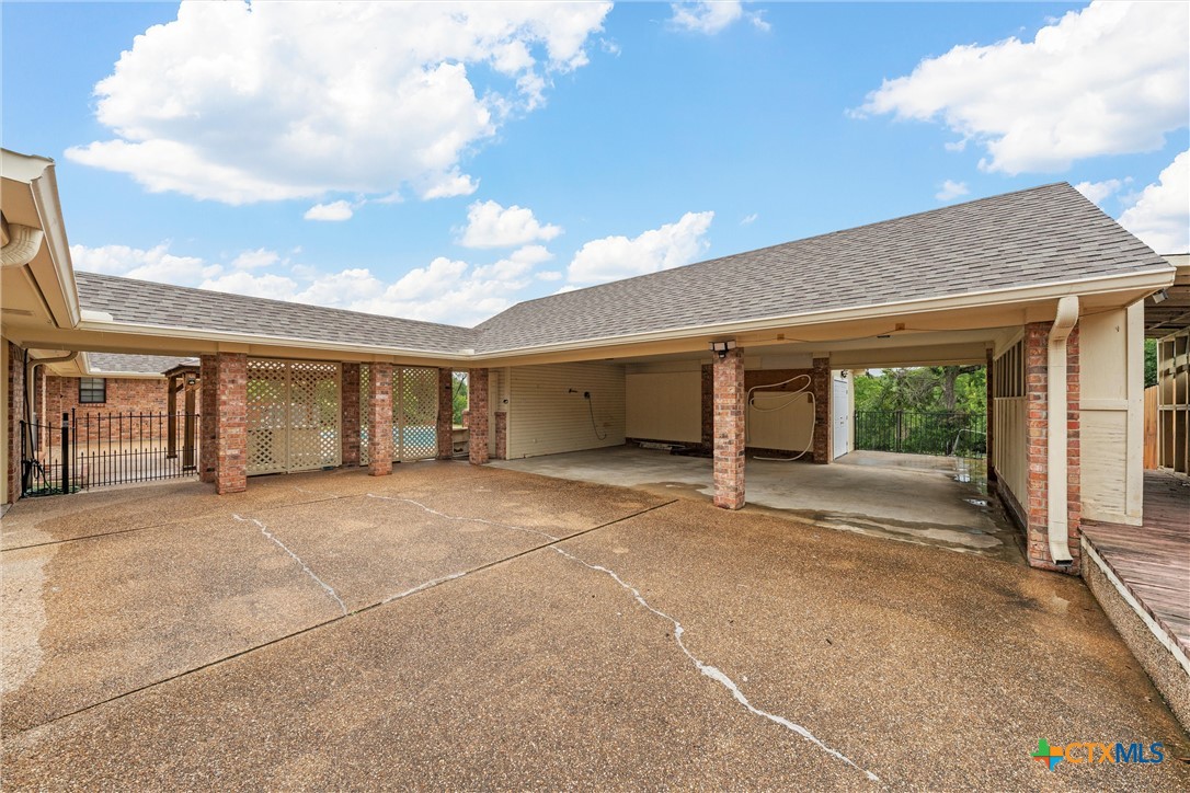Woodway, Texas, 76712, United States, 5 Bedrooms Bedrooms, ,3 BathroomsBathrooms,Residential,For Sale,1988049
