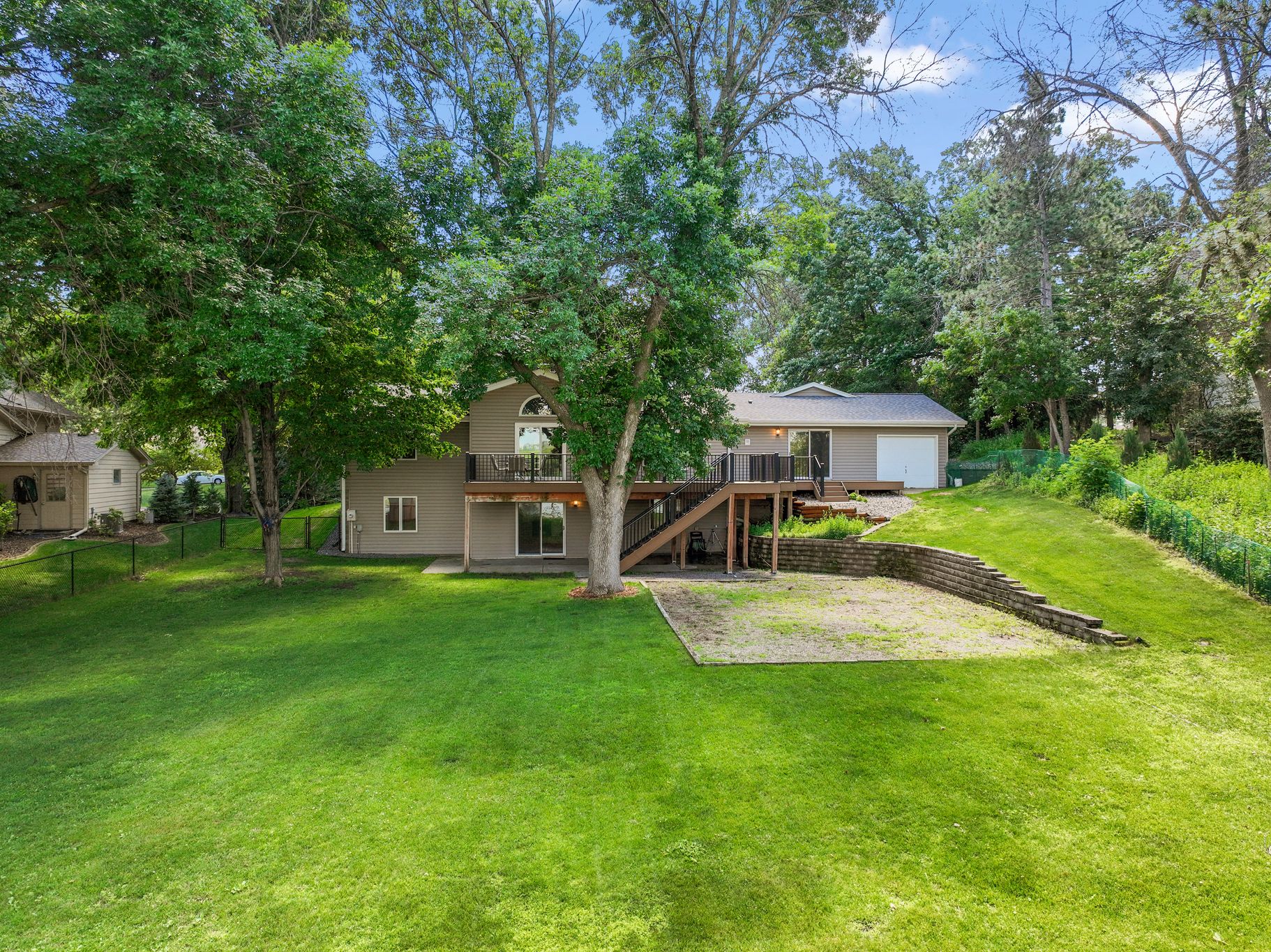  Exceptional Crystal Lake Retreat with Expansive Lakefront Living - 物件實景