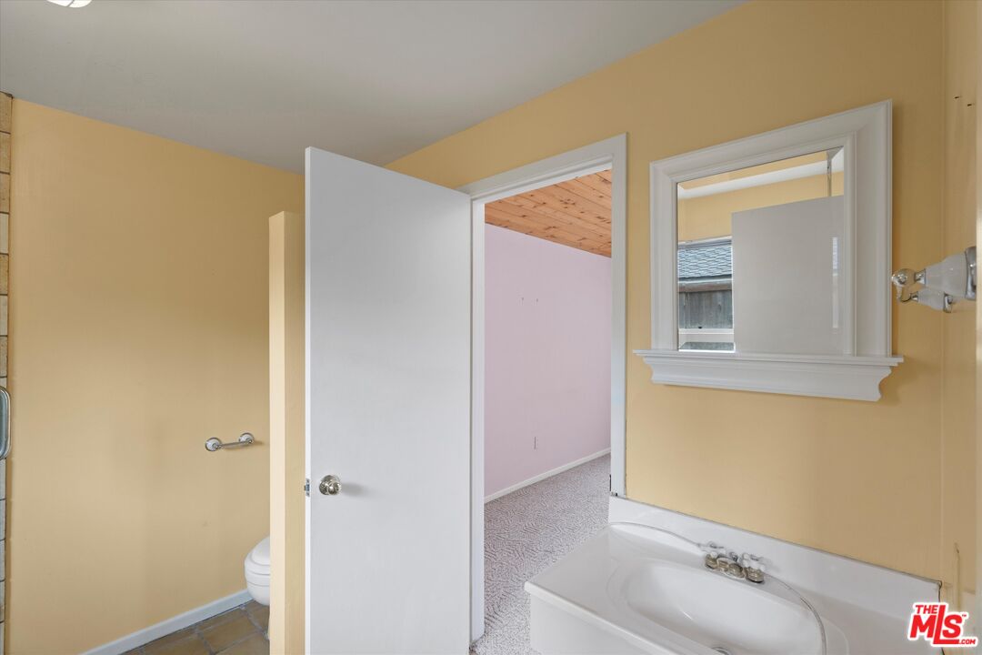 Malibu, California, 90265, United States, 4 Bedrooms Bedrooms, ,3 BathroomsBathrooms,Residential,For Sale,1859760