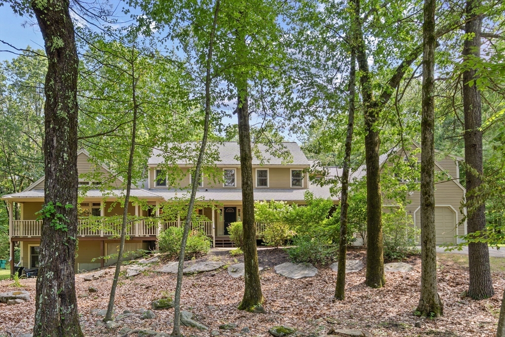 Princeton, Massachusetts, 01541, United States, 4 Bedrooms Bedrooms, ,4 BathroomsBathrooms,Residential,For Sale,1977078