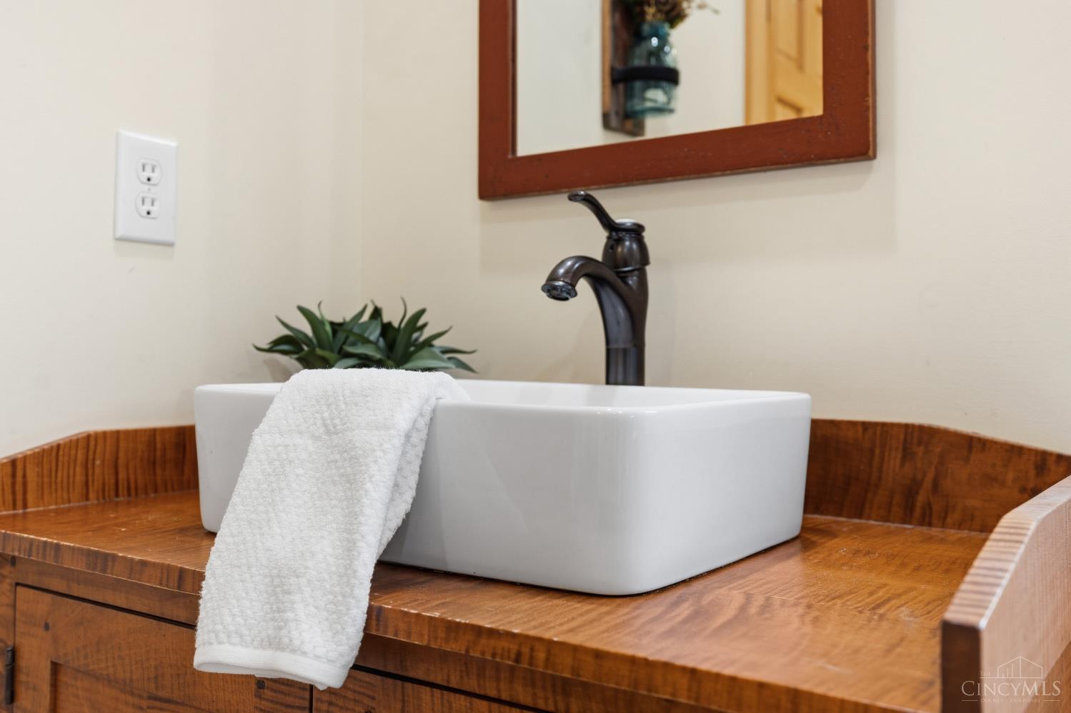 Wilmington, Ohio, 45177, United States, 6 Bedrooms Bedrooms, ,4 BathroomsBathrooms,Residential,For Sale,1989066