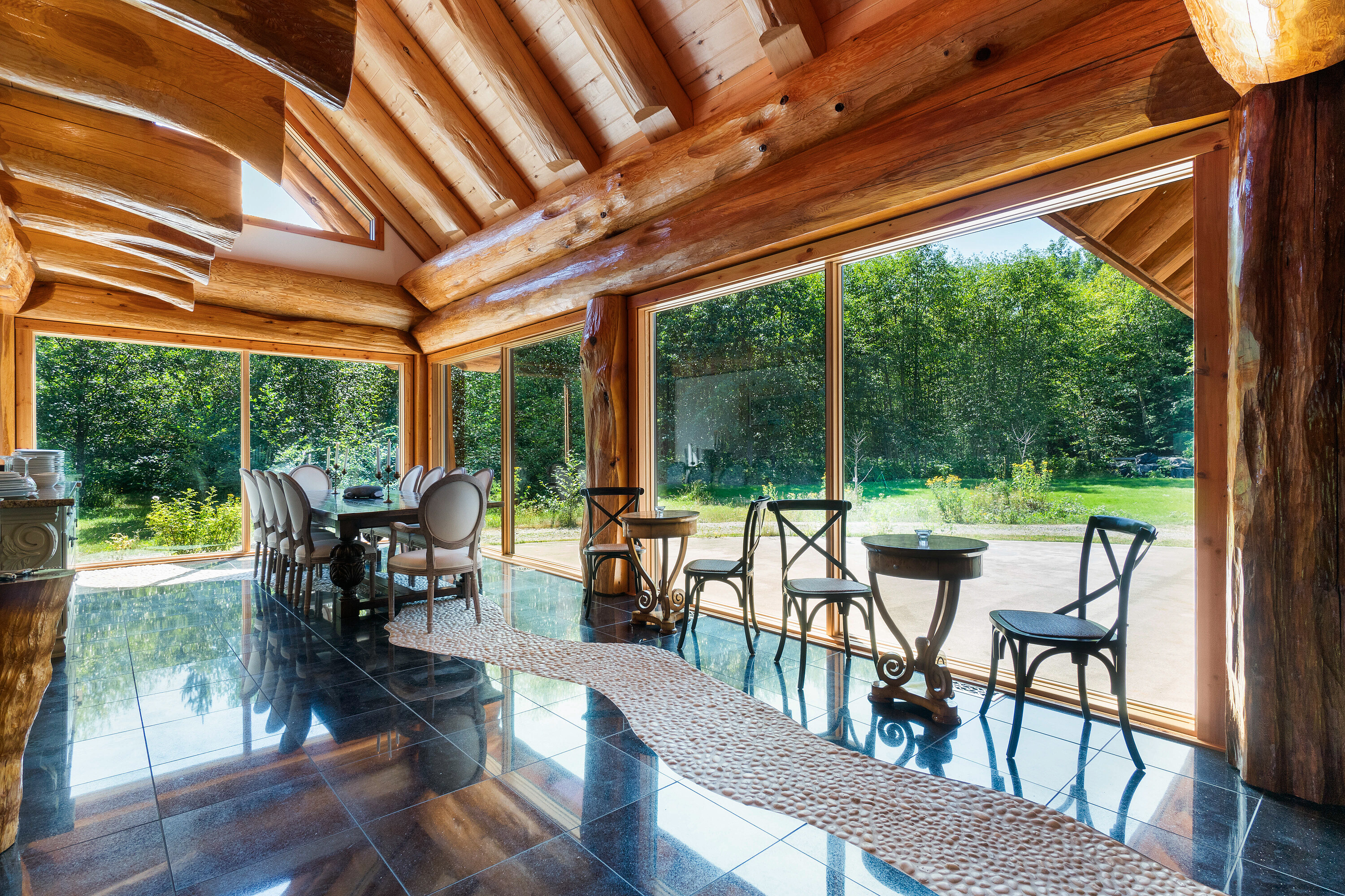  Palatial Riverfront Retreat - 物件實景