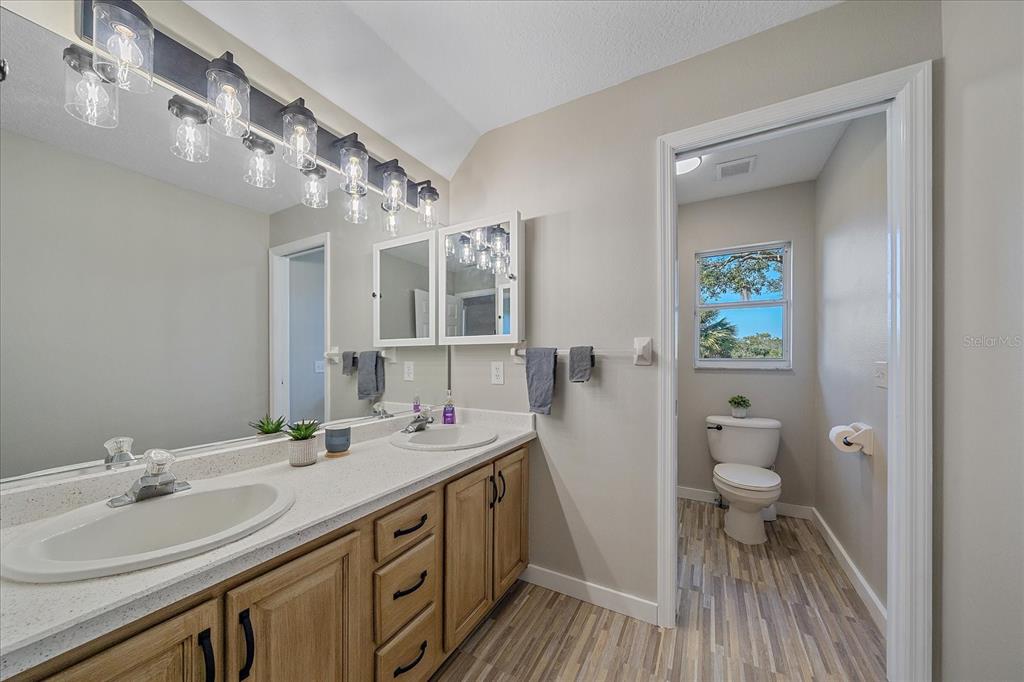 Bradenton, Florida, 34212, United States, 4 Bedrooms Bedrooms, ,3 BathroomsBathrooms,Residential,For Sale,1987592