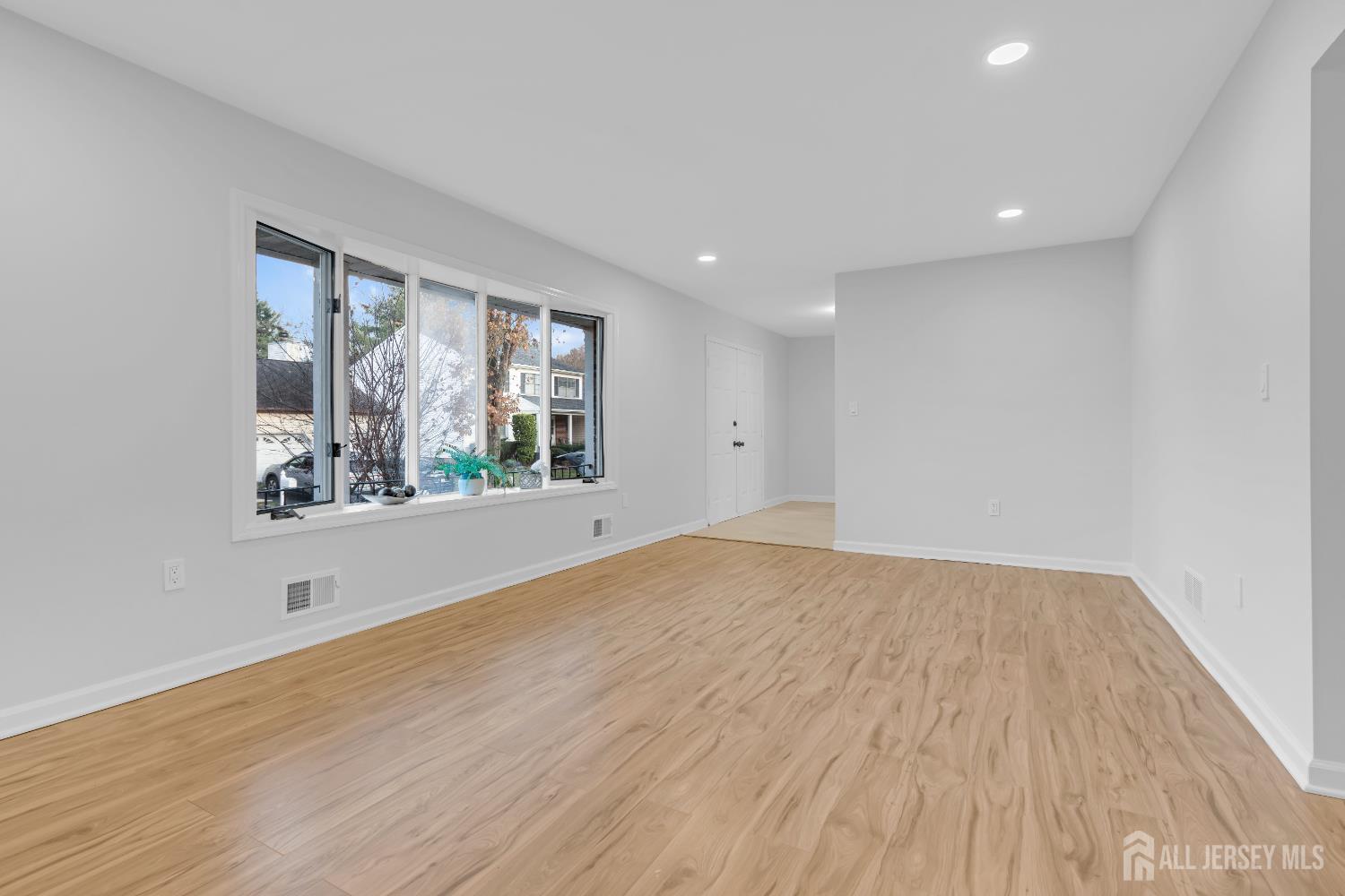 East Brunswick, New Jersey, 08816, United States, 3 Bedrooms Bedrooms, ,3 BathroomsBathrooms,Residential,For Sale,2001983