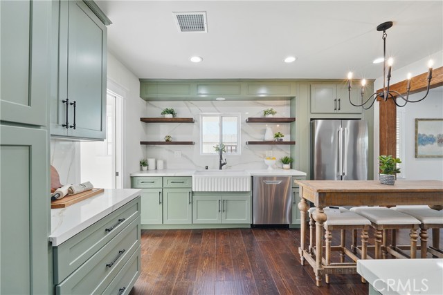 Los Angeles, California, 90018, United States, 5 Bedrooms Bedrooms, ,5 BathroomsBathrooms,Residential,For Sale,1984330