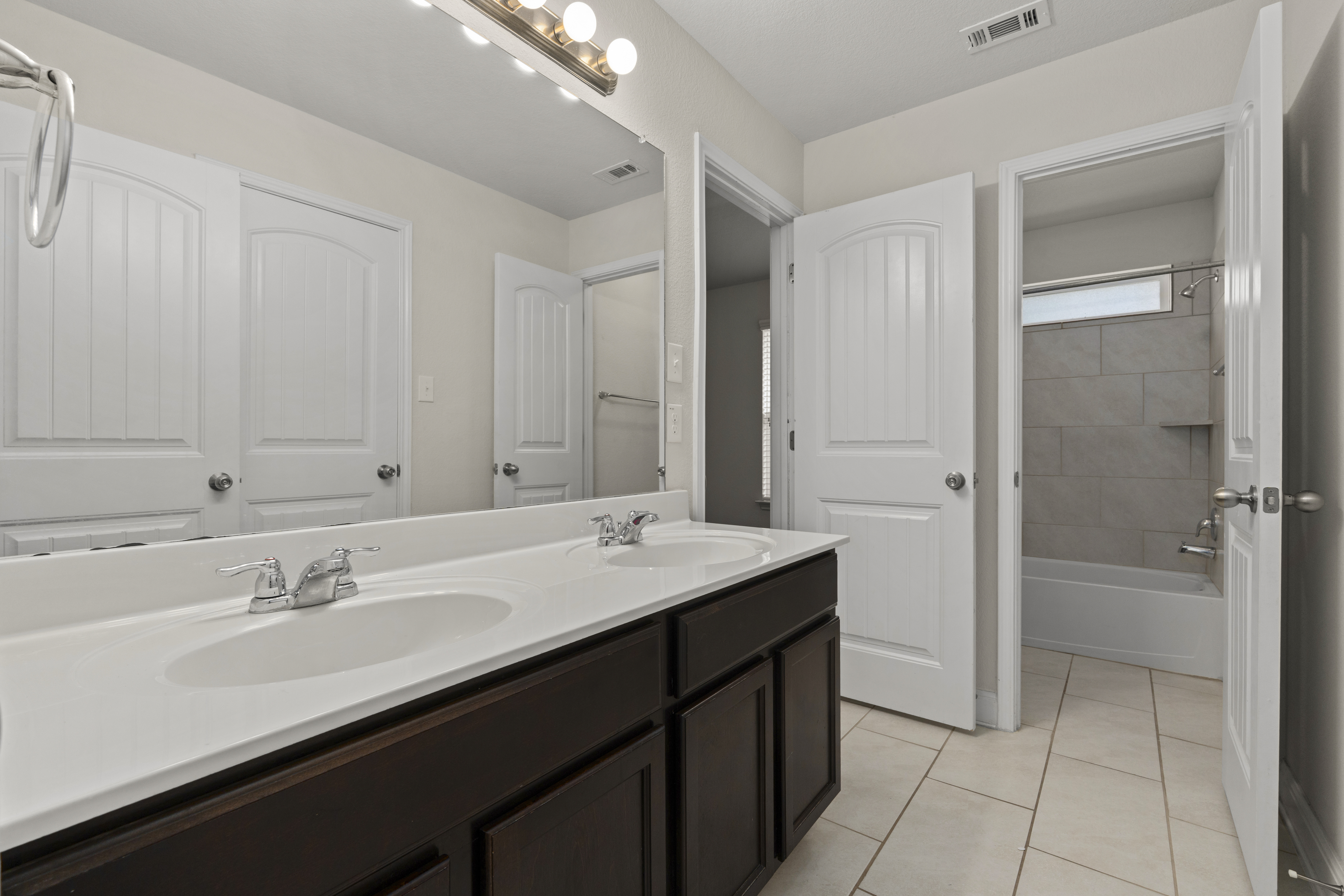  Spacious Five-Bedroom Home in Alamo Ranch - 物件實景