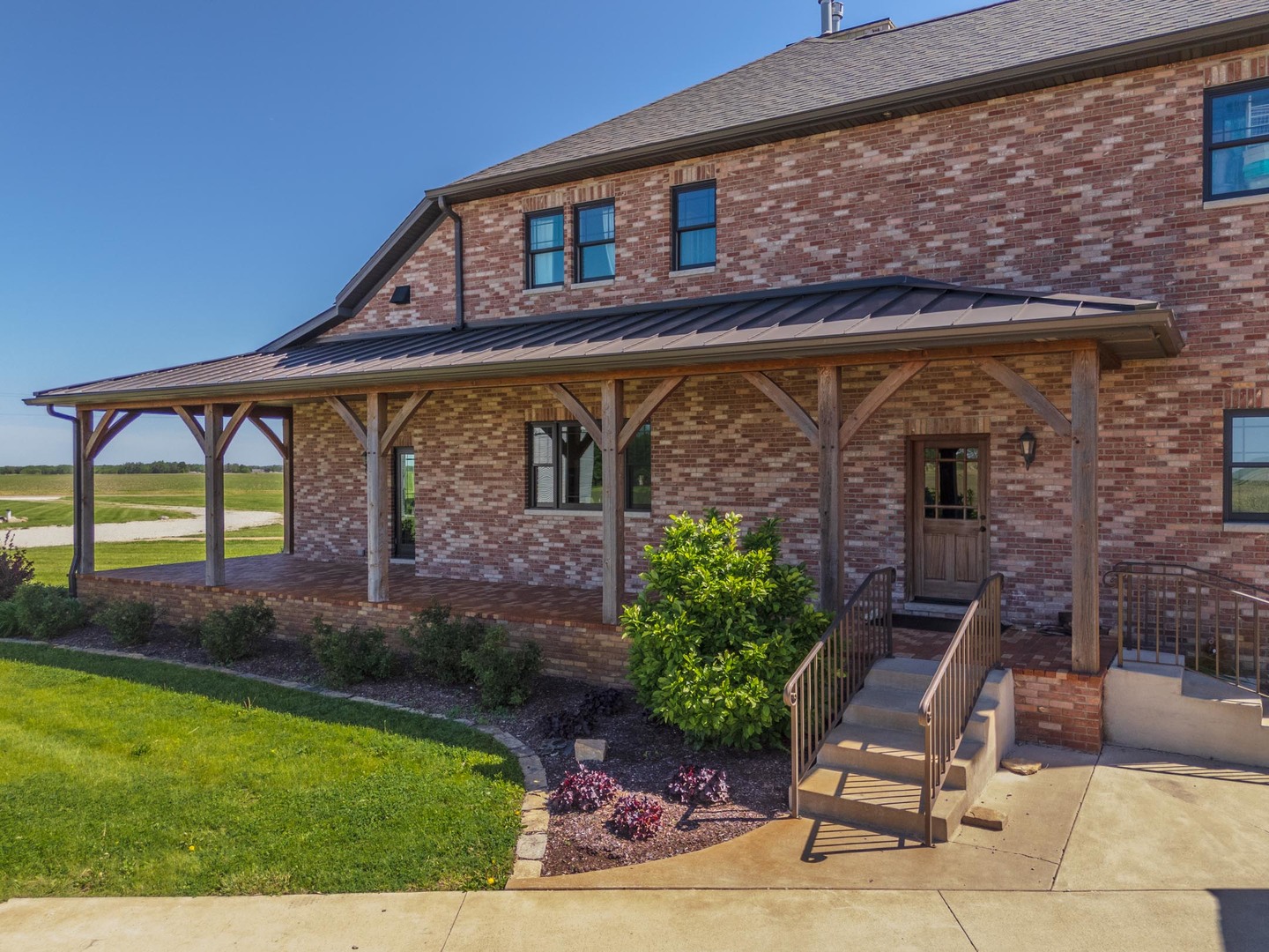 Hudson, Illinois, 61748, United States, 3 Bedrooms Bedrooms, ,5 BathroomsBathrooms,Residential,For Sale,1987913