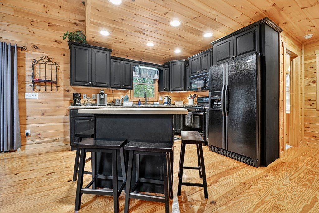 Ellijay, Georgia, 30540, United States, 3 Bedrooms Bedrooms, ,3 BathroomsBathrooms,Residential,For Sale,1916949