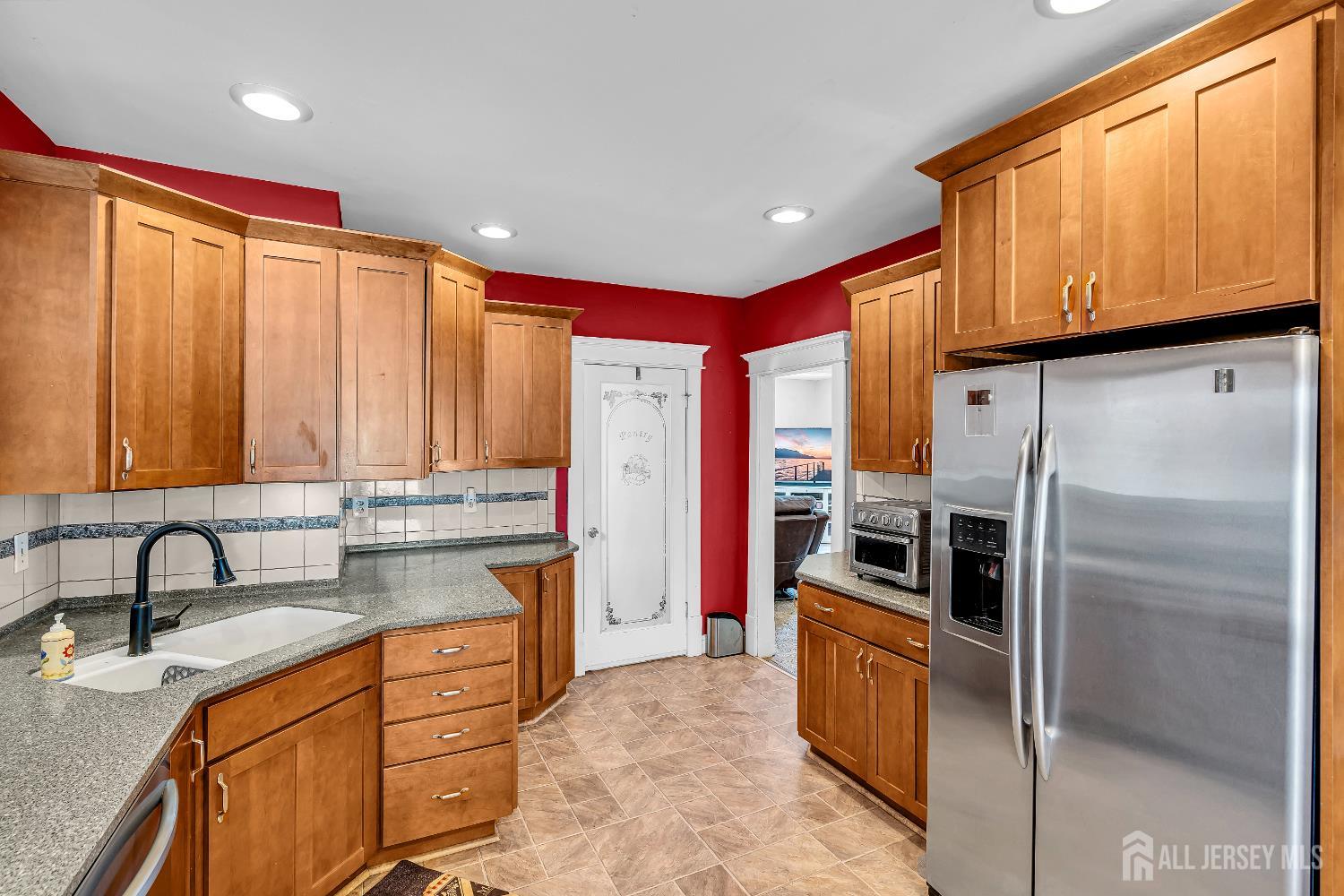 Woodbridge Proper, New Jersey, 07095, United States, 5 Bedrooms Bedrooms, ,2 BathroomsBathrooms,Residential,For Sale,1906051
