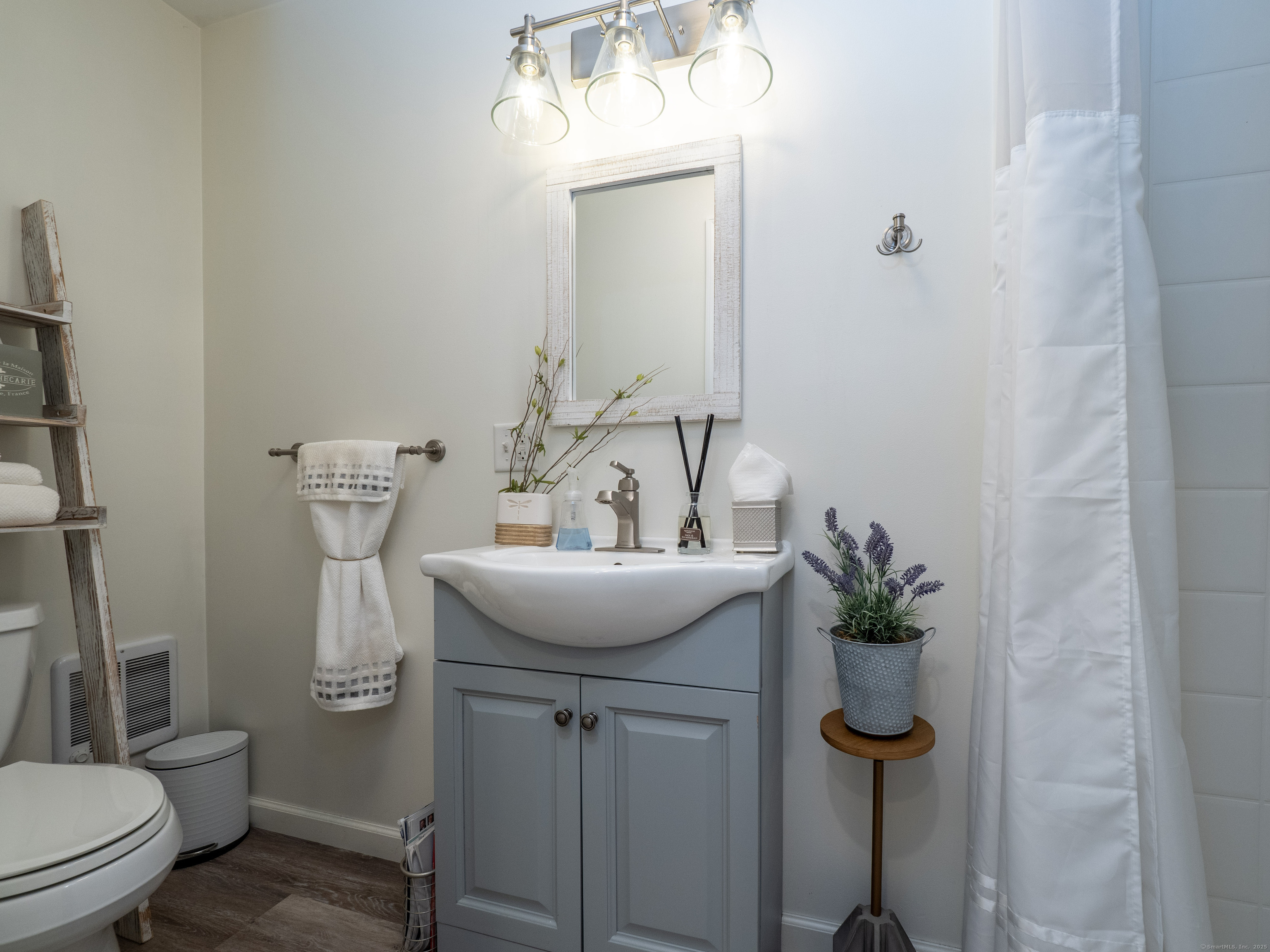 Ridgefield, Connecticut, 06877, United States, 3 Bedrooms Bedrooms, ,3 BathroomsBathrooms,Residential,For Sale,1950980