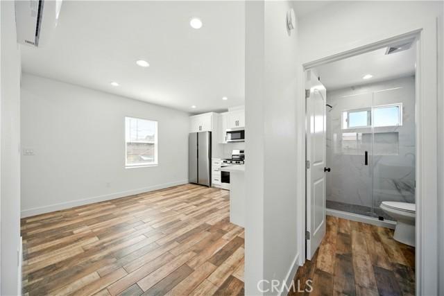 Los Angeles, California, 90044, United States, ,Residential,For Sale,1984386