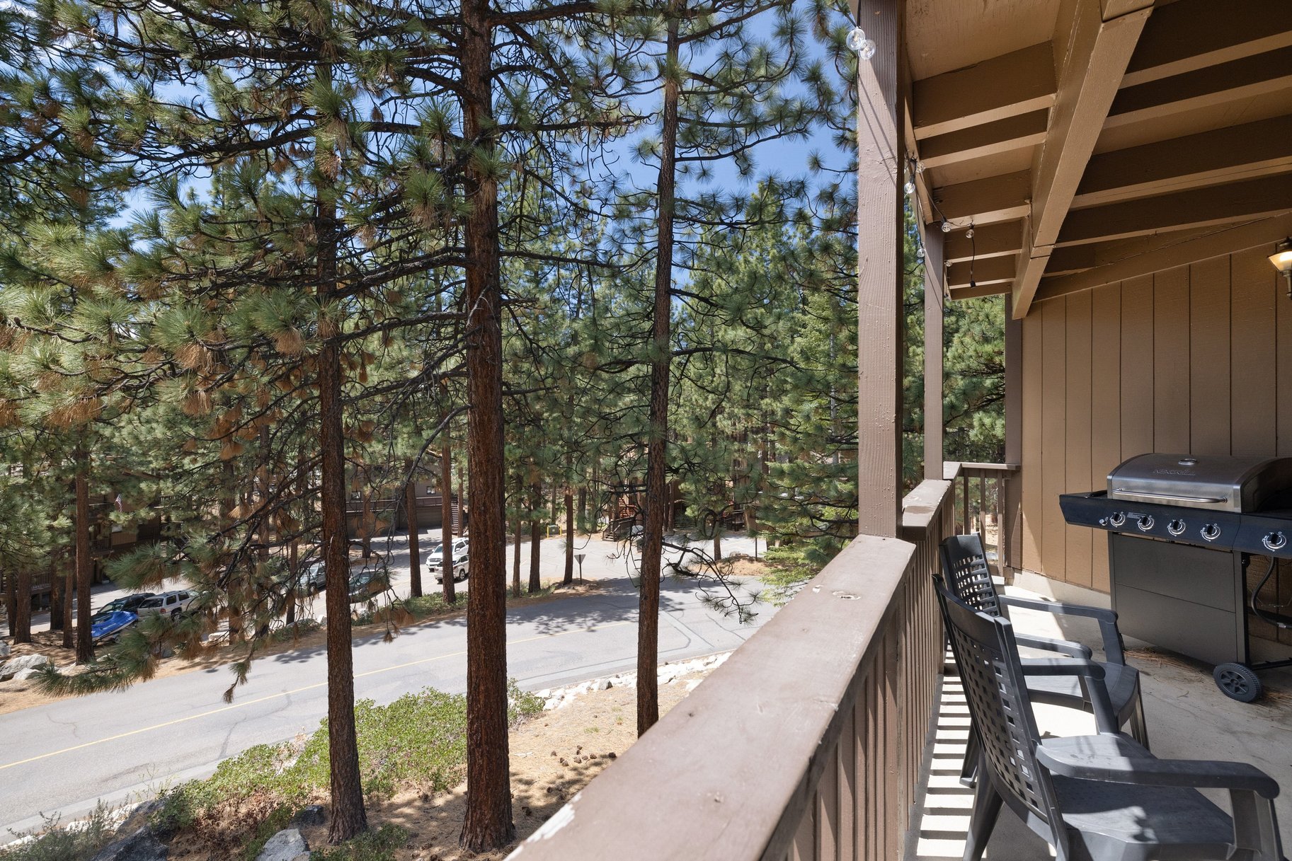  Expansive Nevada-Side Tahoe Retreat in Coveted Lake Village Setting - 物件實景