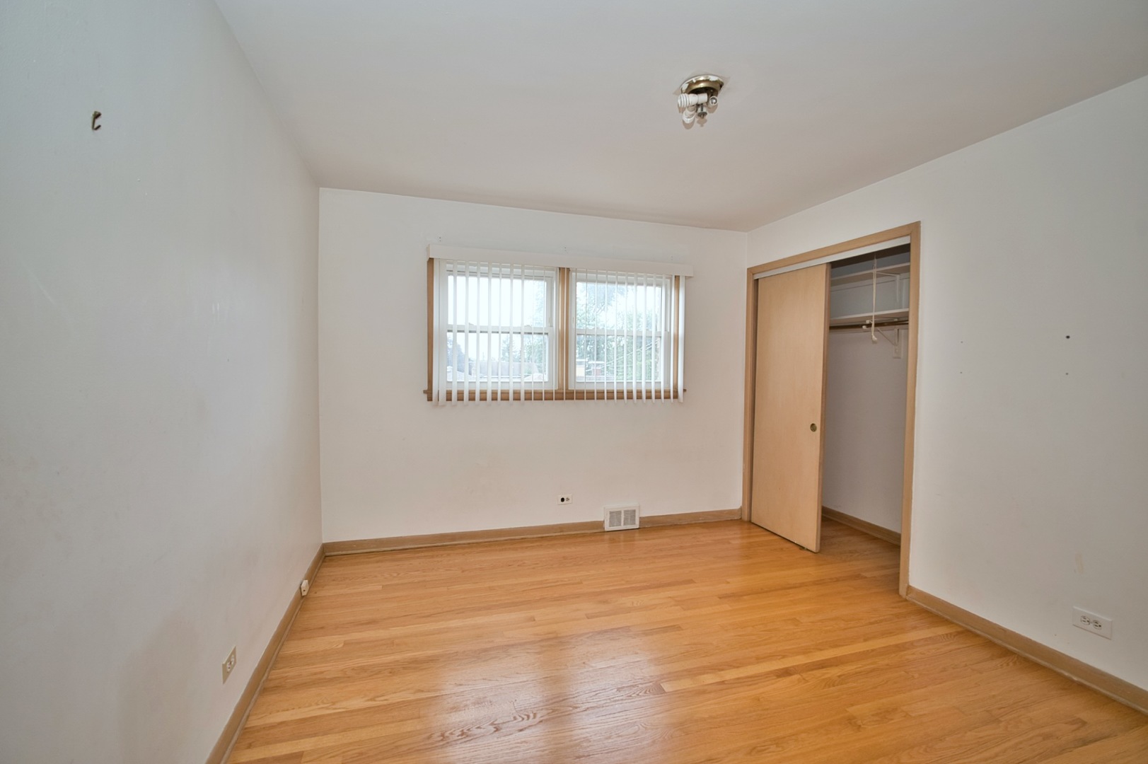 Lincolnwood, Illinois, 60712, United States, 8 Bedrooms Bedrooms, ,Residential,For Sale,1984264