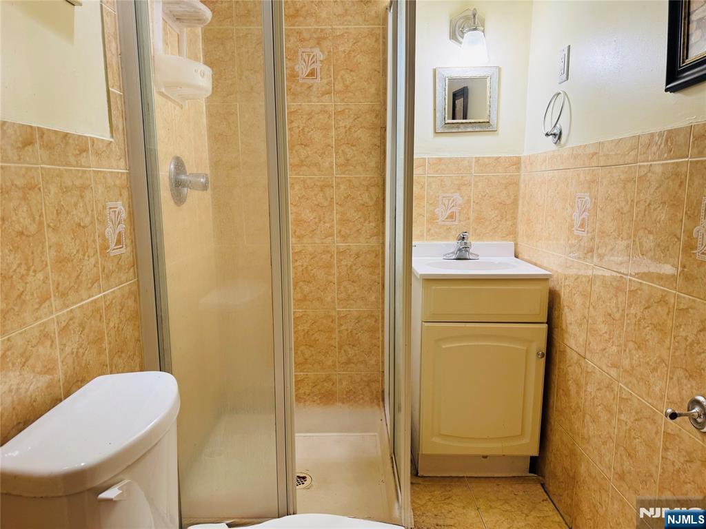 Paterson, New Jersey, 07504, United States, 4 Bedrooms Bedrooms, ,3 BathroomsBathrooms,Residential,For Sale,2001886