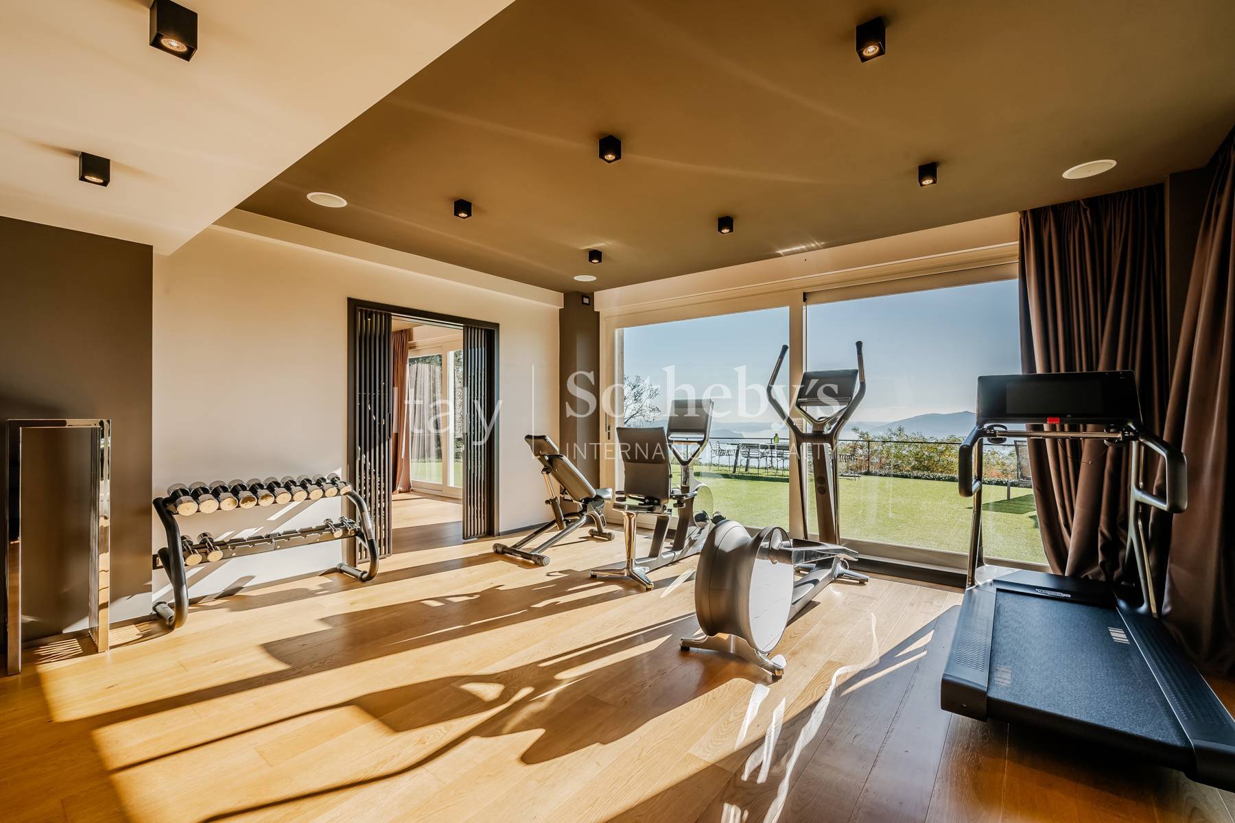  Exclusive modern villa with panoramic lake views and spa - 物件實景