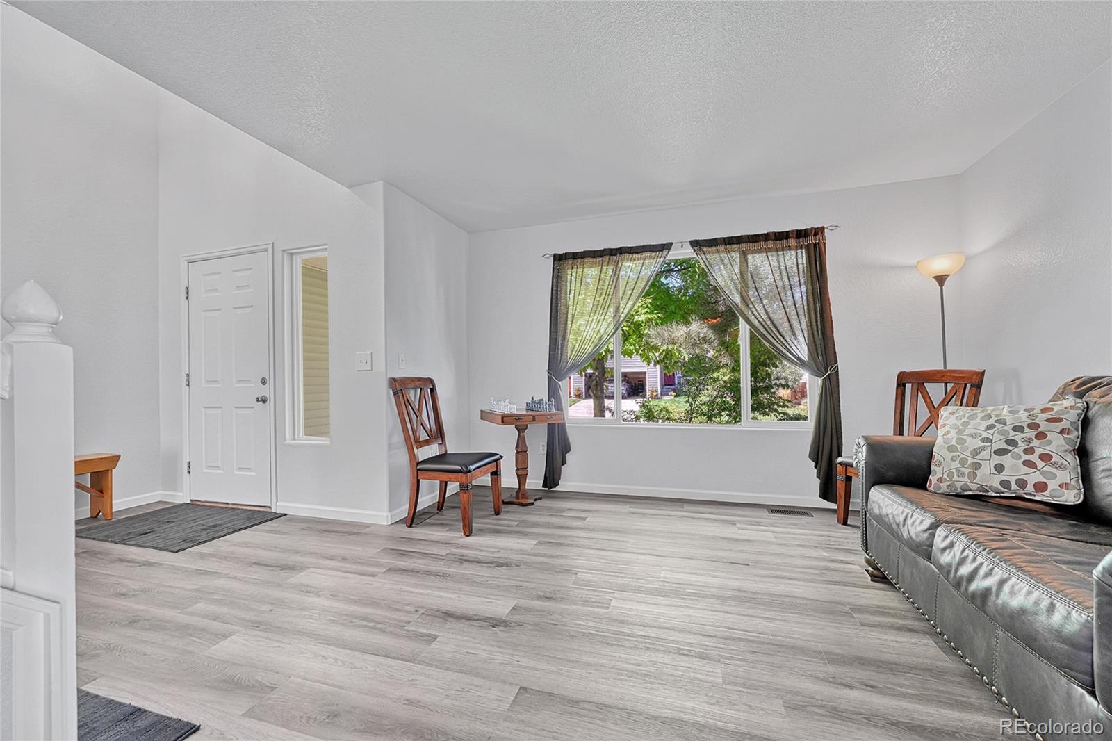 Littleton, Colorado, 80125, United States, 4 Bedrooms Bedrooms, ,3 BathroomsBathrooms,Residential,For Sale,1955641