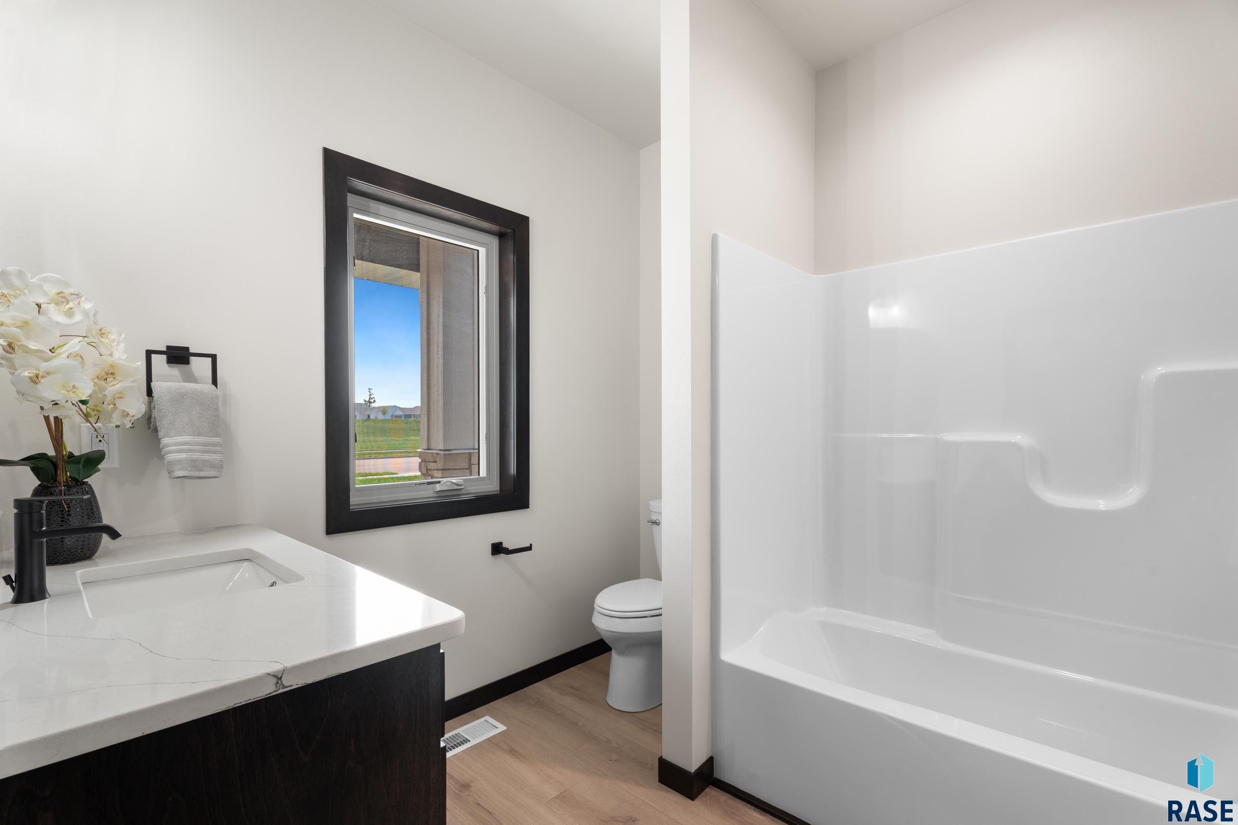 Sioux Falls, South Dakota, 57110, United States, 4 Bedrooms Bedrooms, ,2 BathroomsBathrooms,Residential,For Sale,1943534